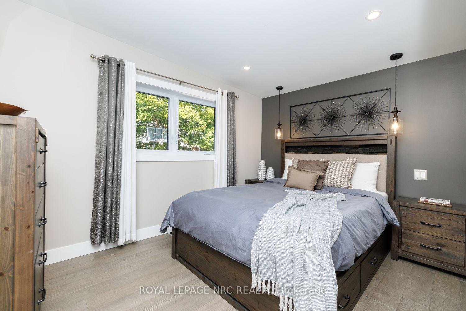 Photo 32 of 100 Marsdale Drive, St. Catharines, Glendale/Glenridge — HOMEH