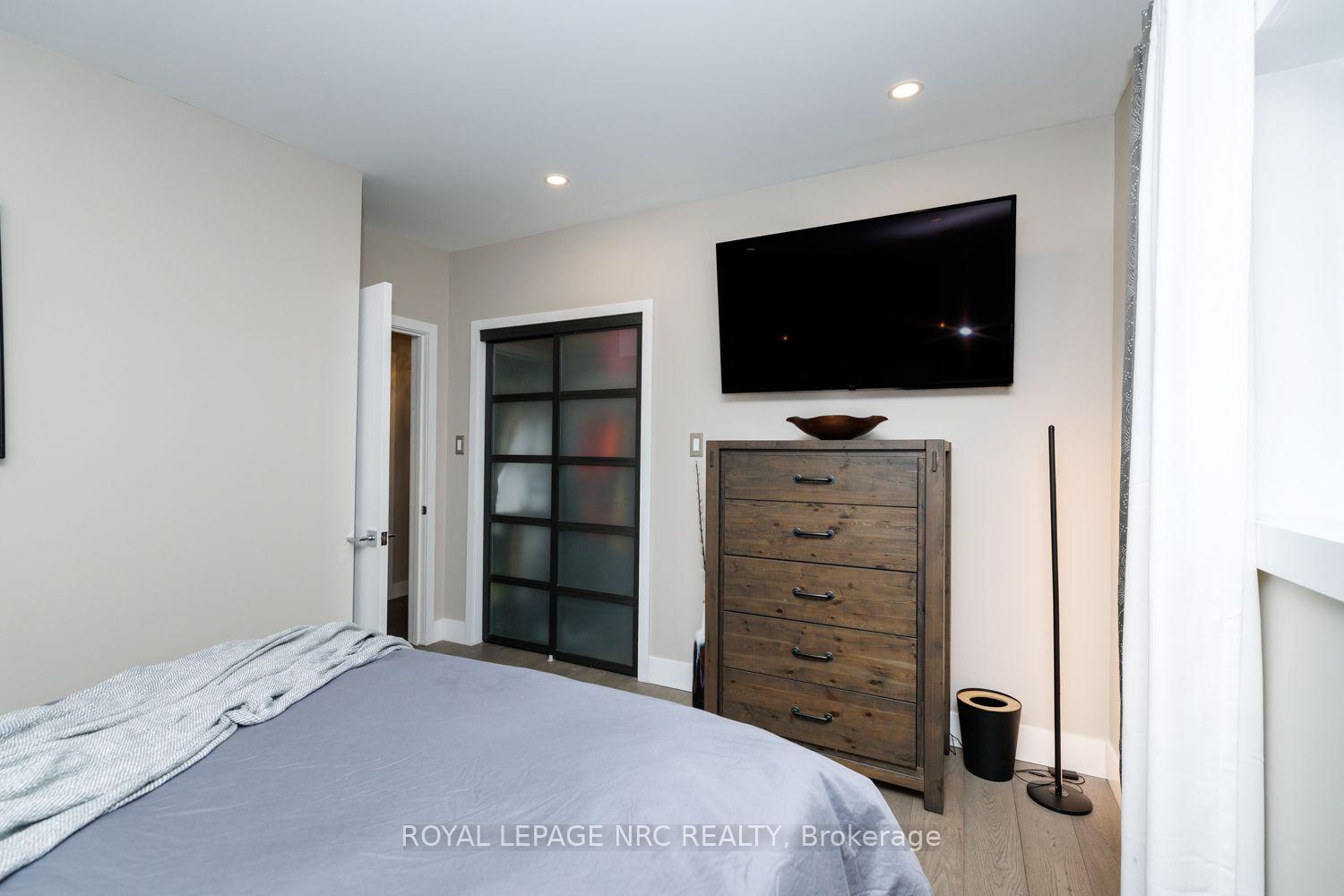 Photo 33 of 100 Marsdale Drive, St. Catharines, Glendale/Glenridge — HOMEH