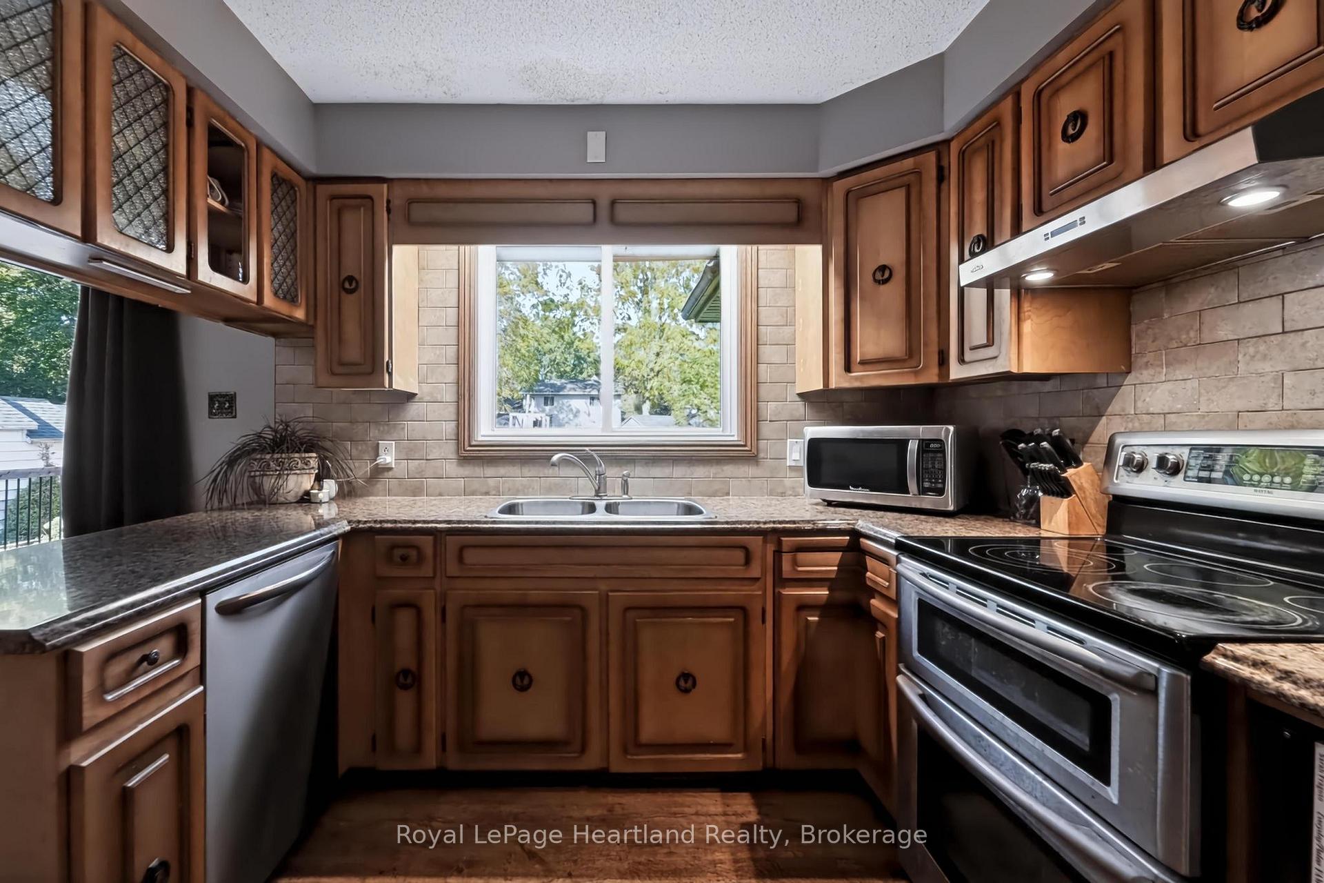 Photo 11 of 107 Mary Street, Central Huron, Clinton — HOMEH