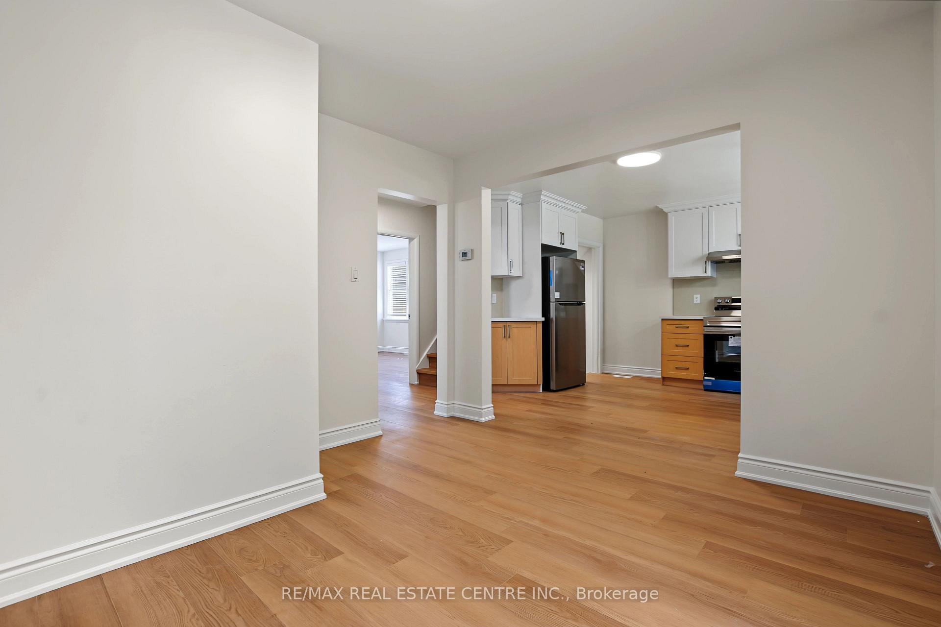 Photo 4 of 143 Elgin Crescent, Waterloo, Lincoln Heights — HOMEH