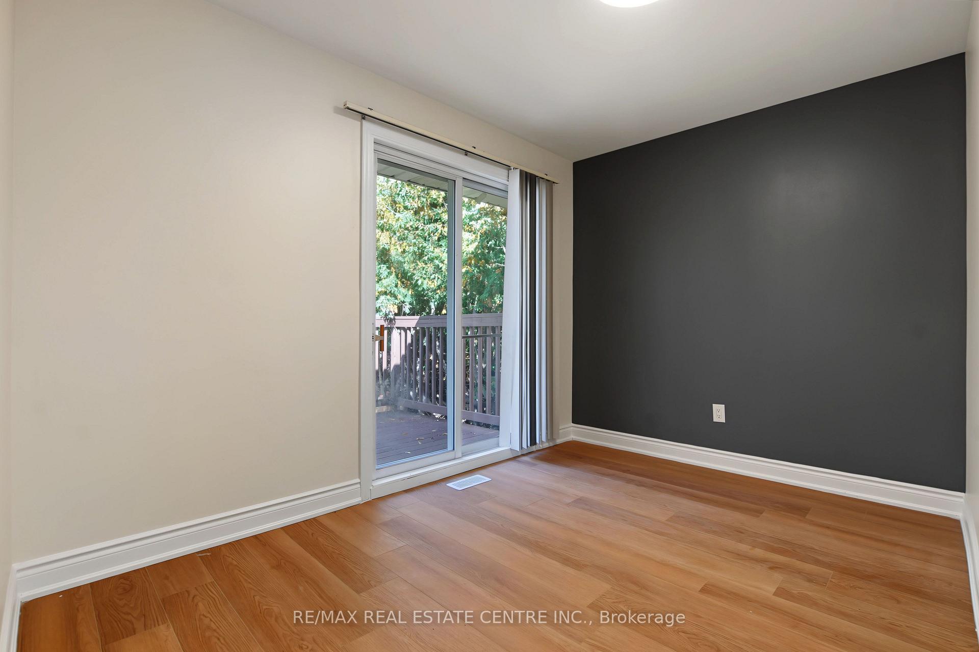 Photo 6 of 143 Elgin Crescent, Waterloo, Lincoln Heights — HOMEH