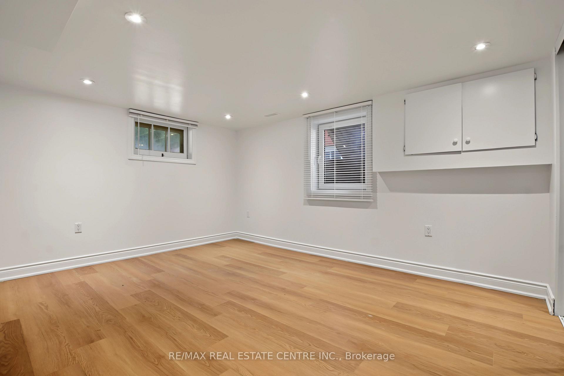 Photo 14 of 143 Elgin Crescent, Waterloo, Lincoln Heights — HOMEH