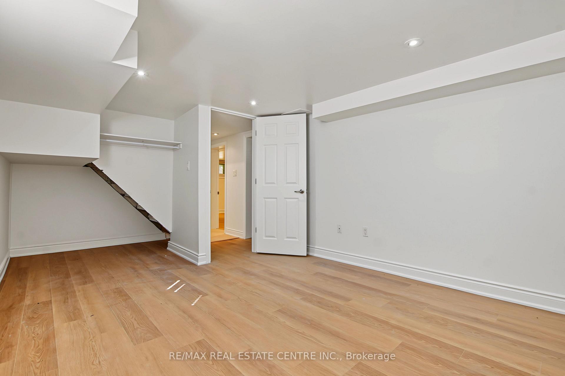Photo 17 of 143 Elgin Crescent, Waterloo, Lincoln Heights — HOMEH