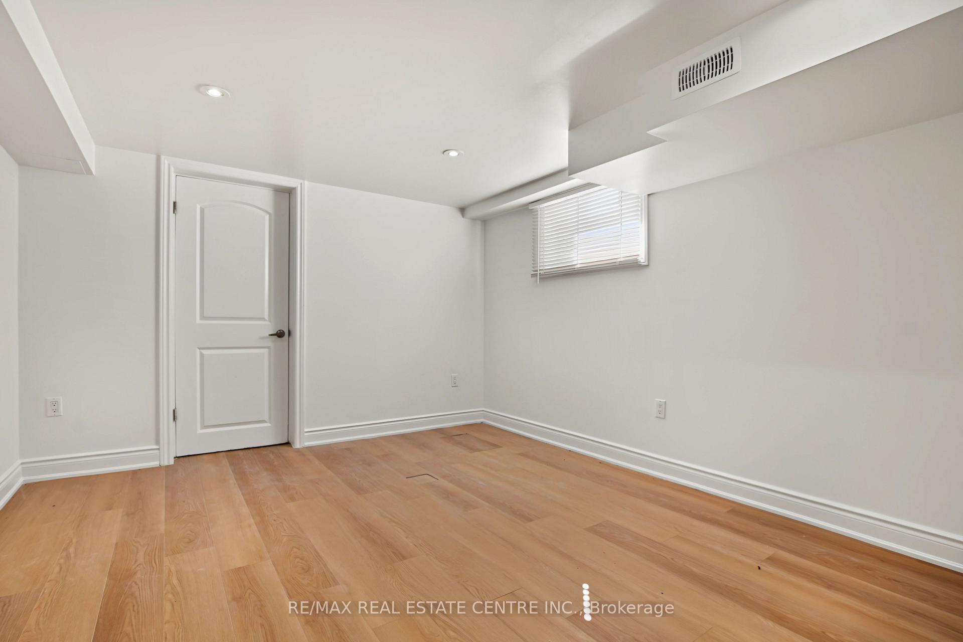 Photo 18 of 143 Elgin Crescent, Waterloo, Lincoln Heights — HOMEH