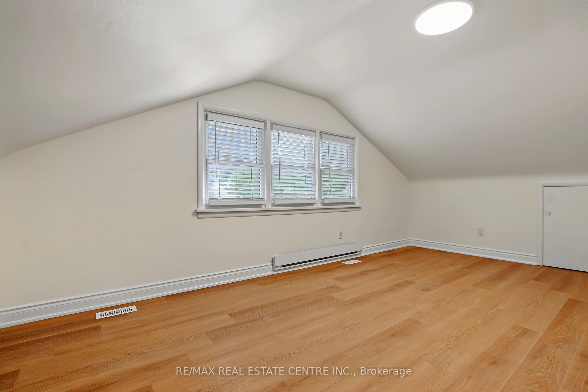 Photo 22 of 143 Elgin Crescent, Waterloo, Lincoln Heights — HOMEH