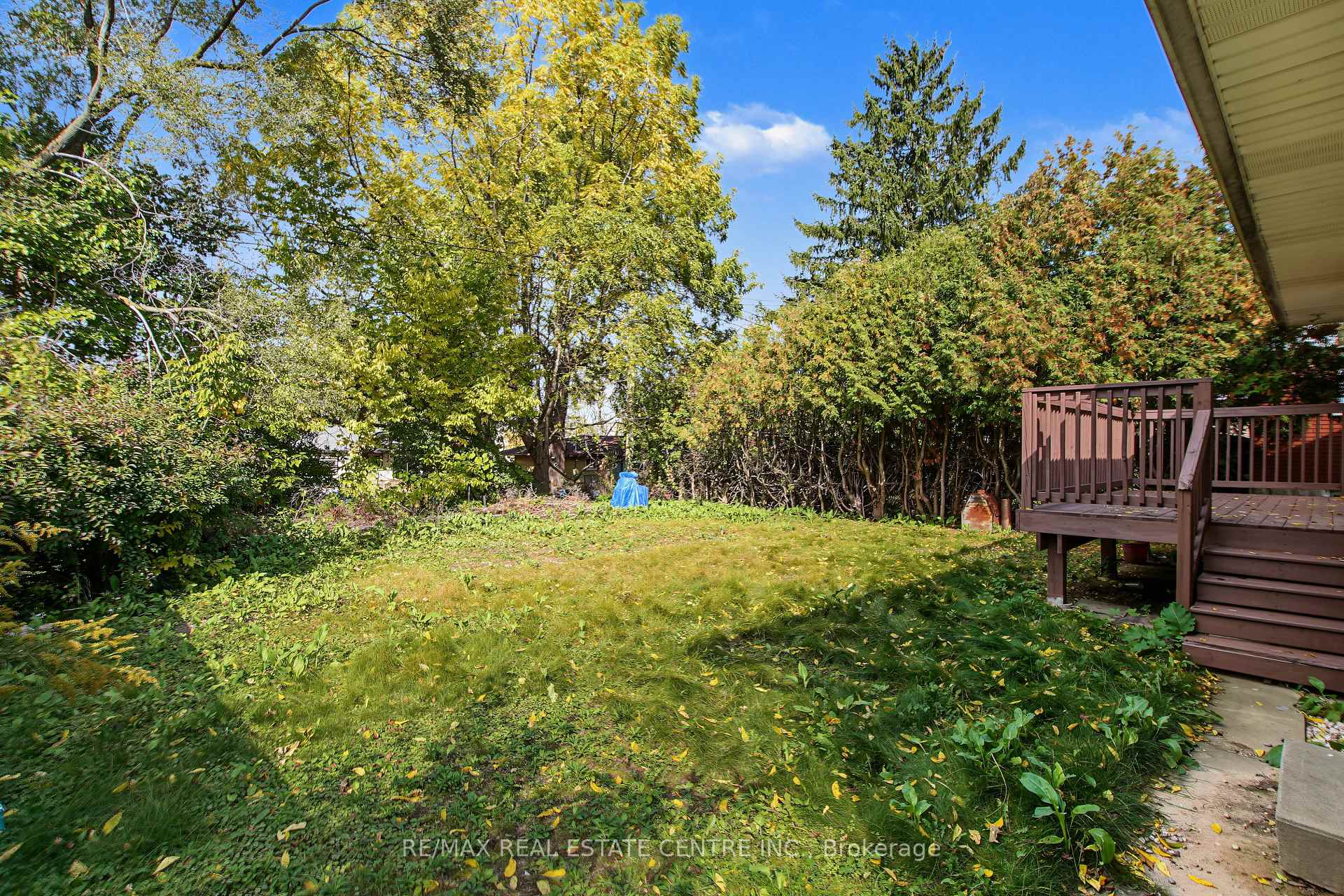 Photo 30 of 143 Elgin Crescent, Waterloo, Lincoln Heights — HOMEH