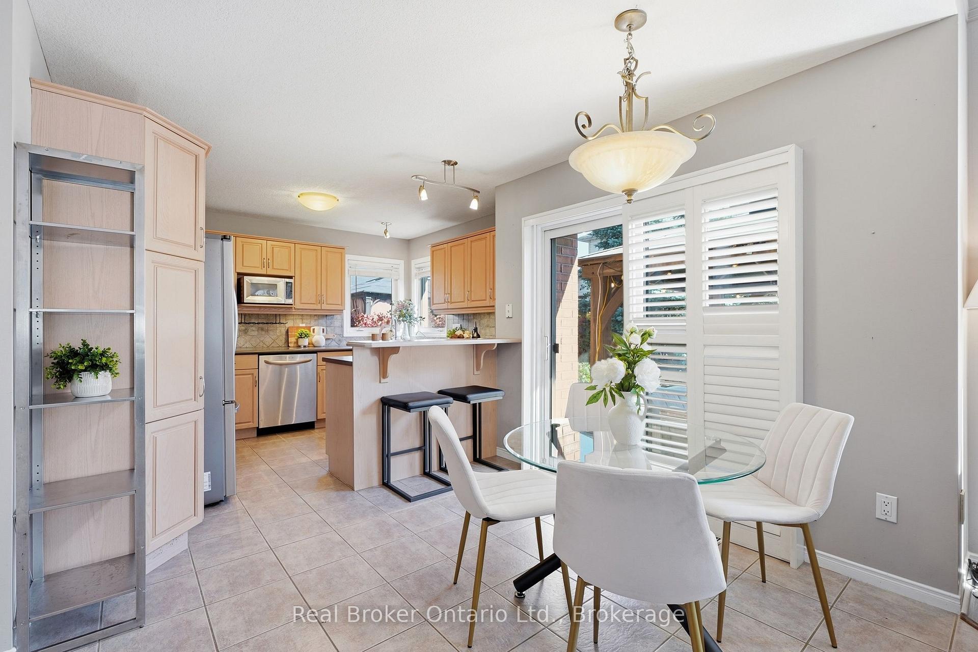 Photo 10 of 225 Summerfield Drive, Guelph, Pineridge/Westminster Woods — HOMEH