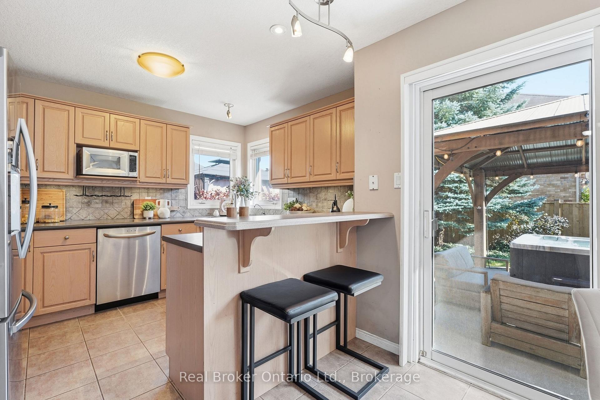 Photo 13 of 225 Summerfield Drive, Guelph, Pineridge/Westminster Woods — HOMEH