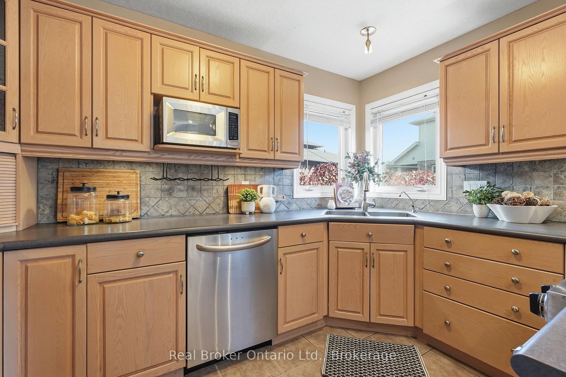 Photo 14 of 225 Summerfield Drive, Guelph, Pineridge/Westminster Woods — HOMEH