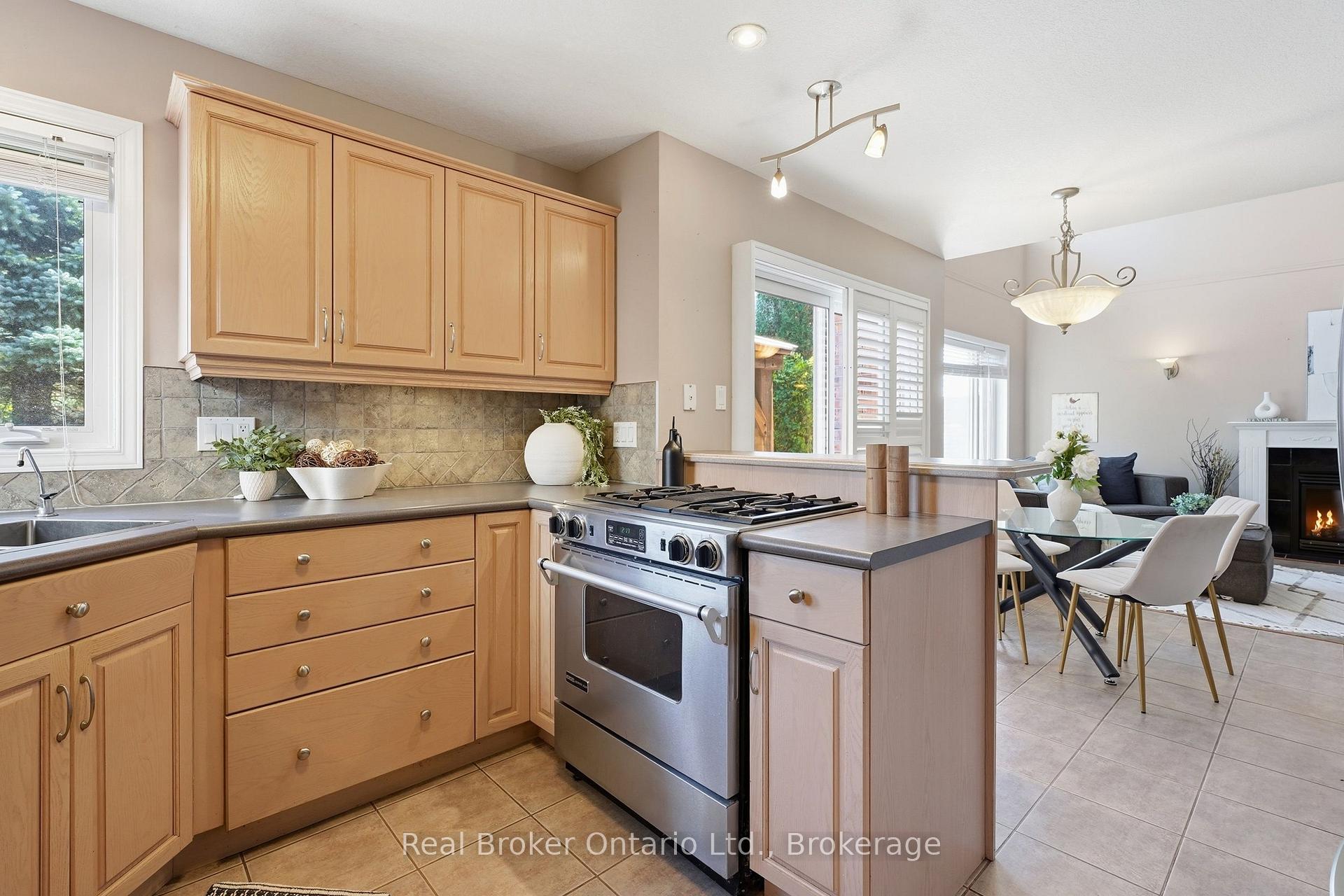 Photo 15 of 225 Summerfield Drive, Guelph, Pineridge/Westminster Woods — HOMEH