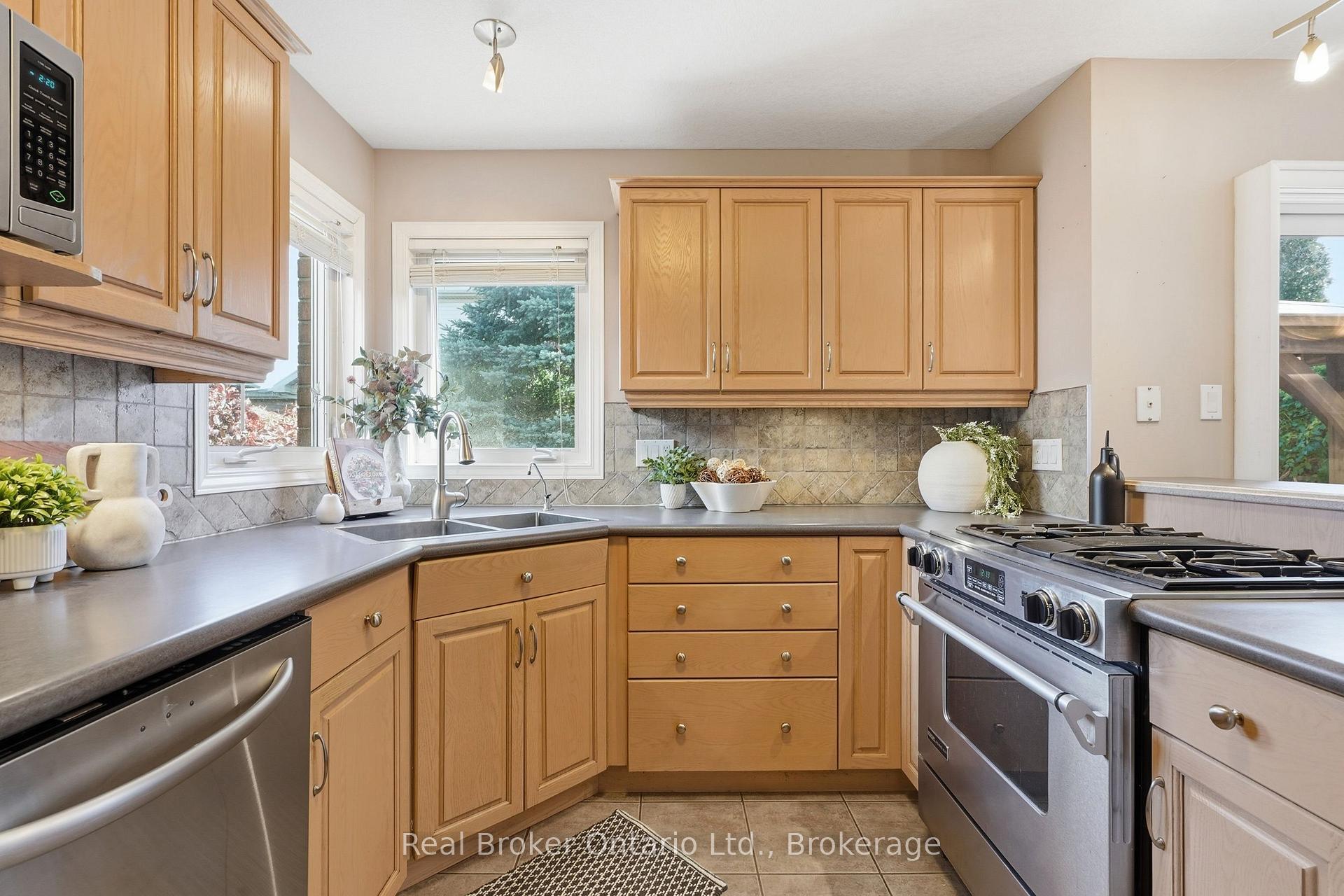 Photo 17 of 225 Summerfield Drive, Guelph, Pineridge/Westminster Woods — HOMEH