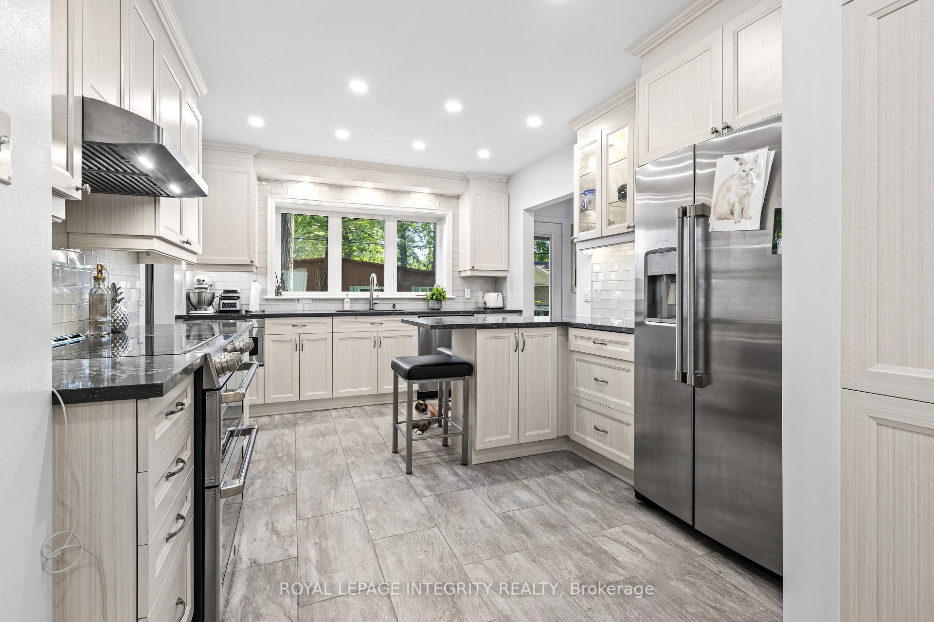 Photo 11 of 2183 Woodcrest Road, Ottawa, Alta Vista/Faircrest Heights — HOMEH