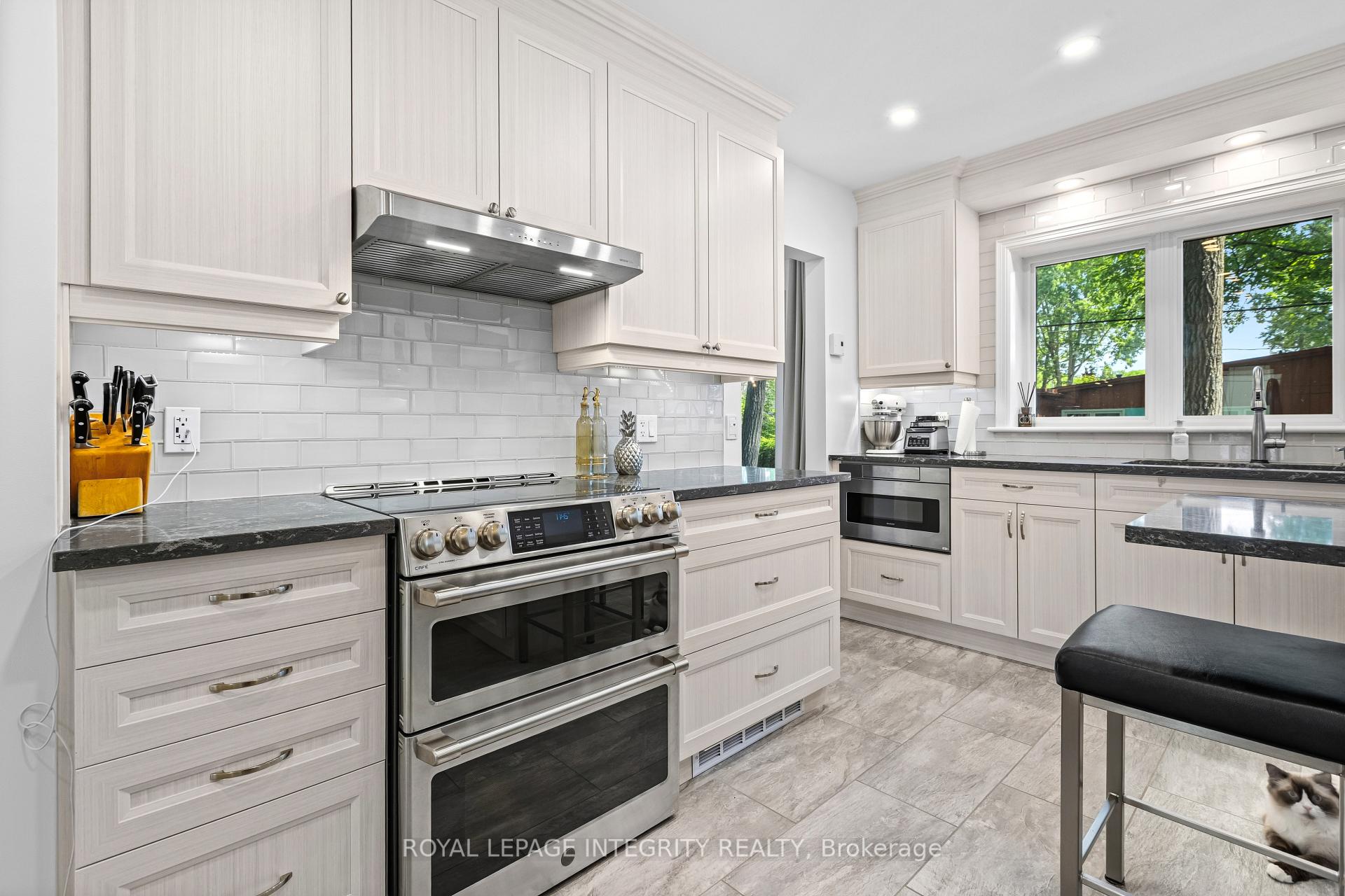 Photo 13 of 2183 Woodcrest Road, Ottawa, Alta Vista/Faircrest Heights — HOMEH
