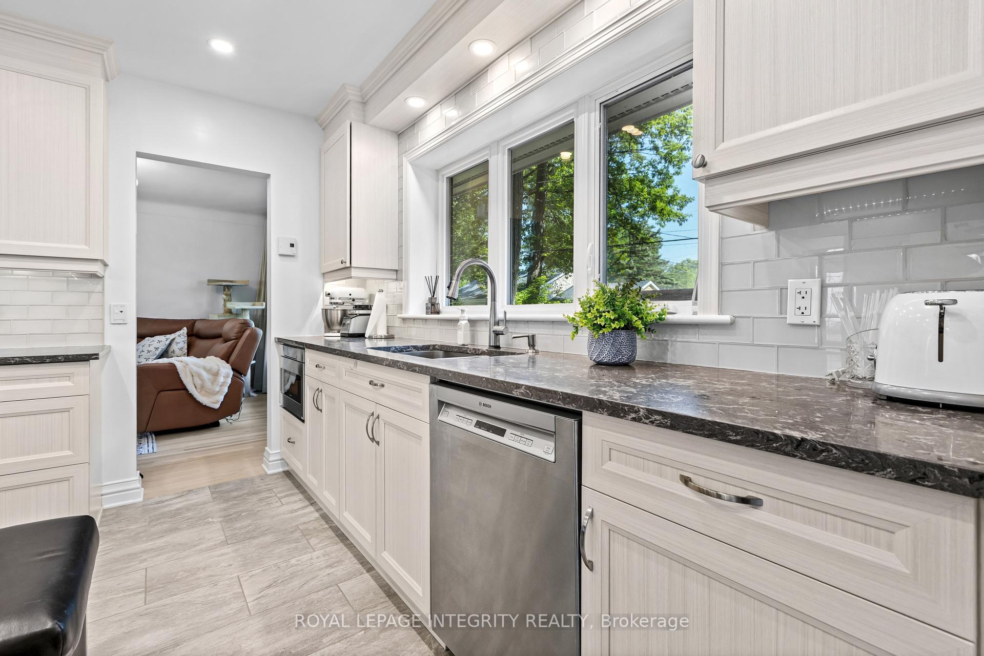 Photo 14 of 2183 Woodcrest Road, Ottawa, Alta Vista/Faircrest Heights — HOMEH
