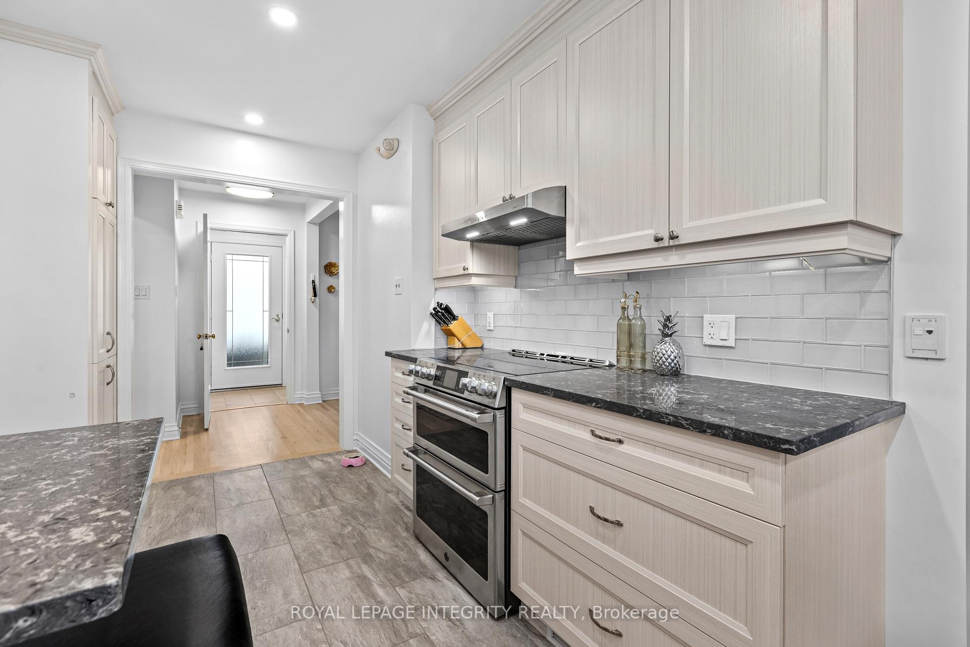 Photo 16 of 2183 Woodcrest Road, Ottawa, Alta Vista/Faircrest Heights — HOMEH