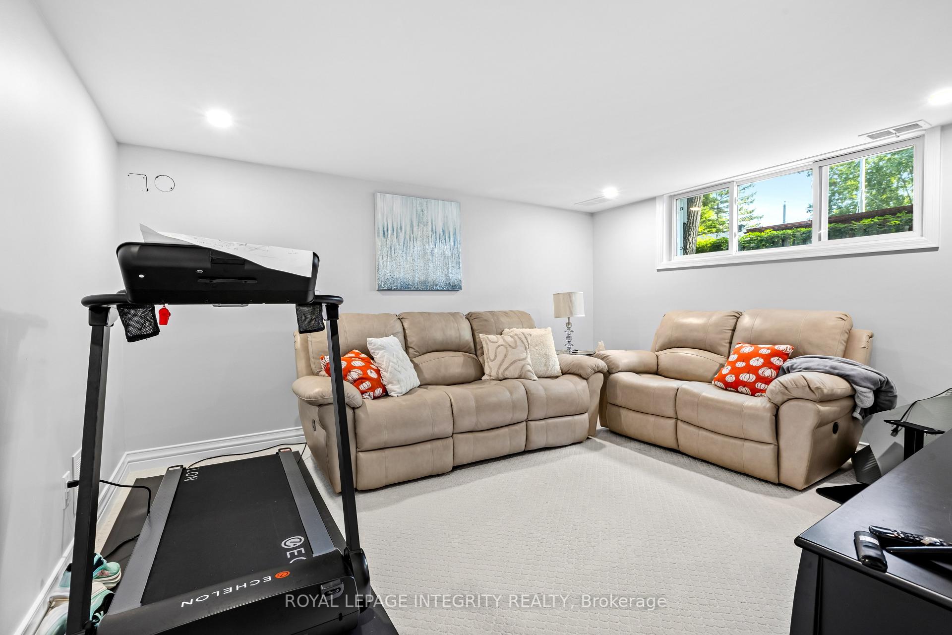 Photo 24 of 2183 Woodcrest Road, Ottawa, Alta Vista/Faircrest Heights — HOMEH