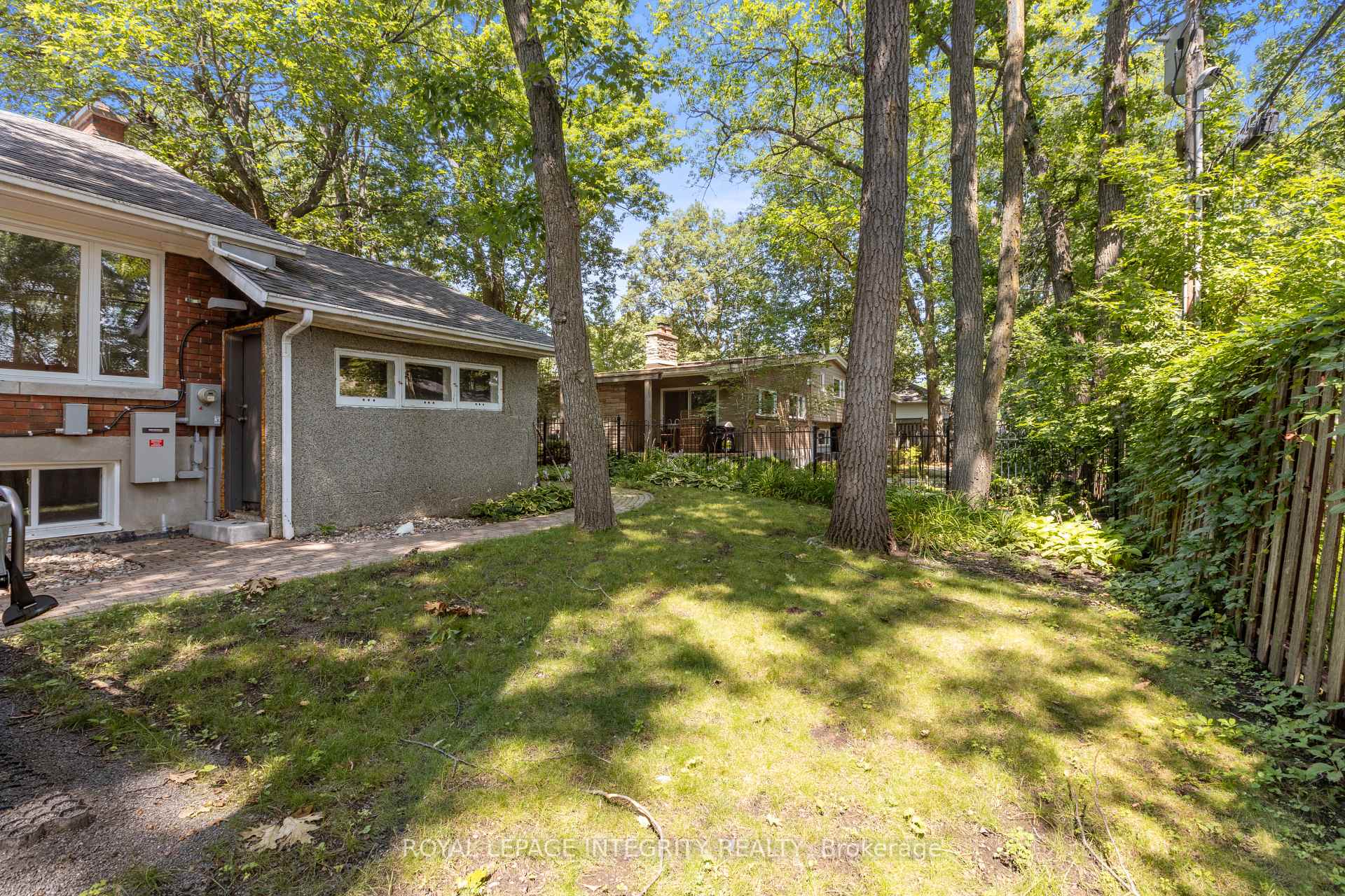 Photo 32 of 2183 Woodcrest Road, Ottawa, Alta Vista/Faircrest Heights — HOMEH