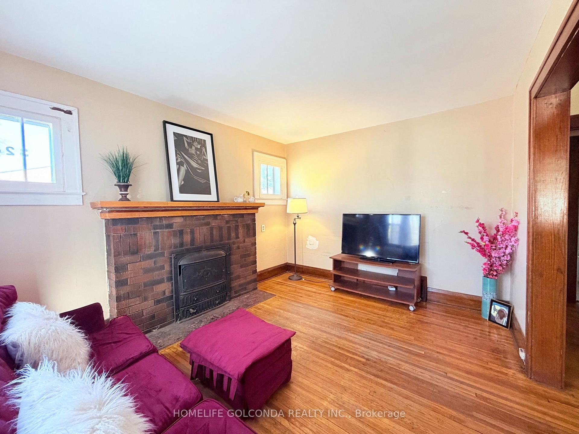 Photo 6 of 3203 Linwood Place, Windsor, Sandwich — HOMEH