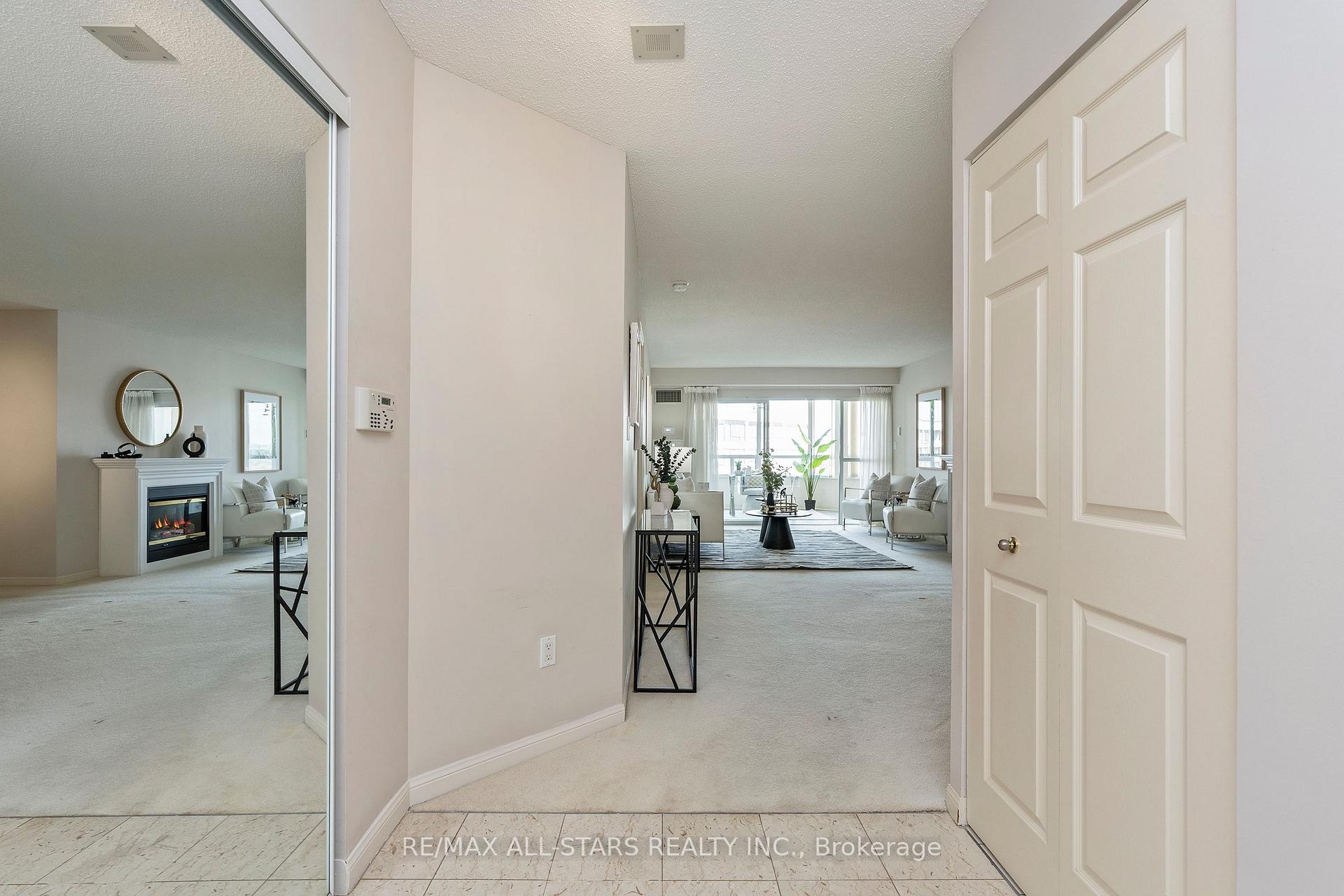Photo 4 of Unit 1102, 610 Bullock Drive, Markham, Markville — HOMEH