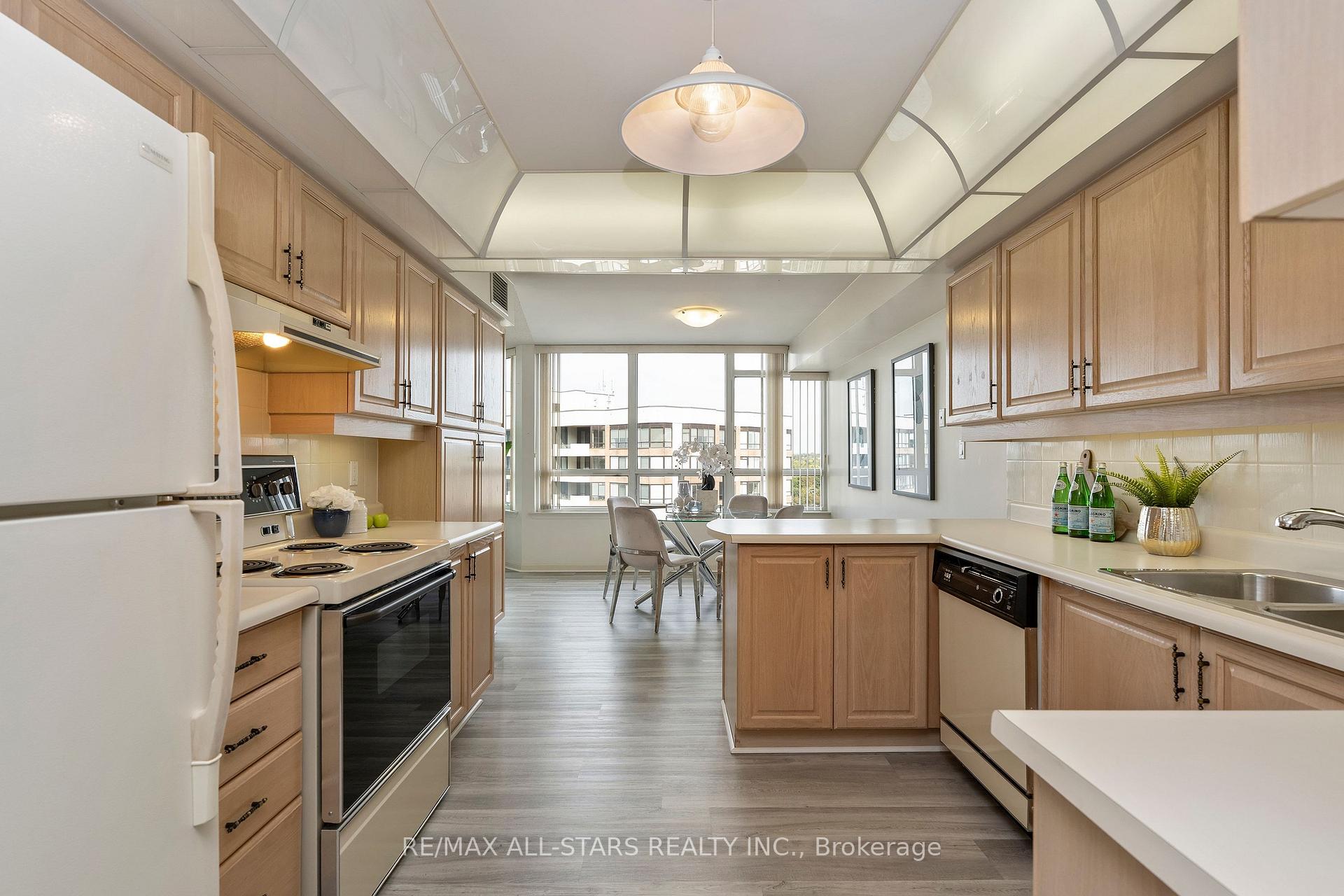 Photo 13 of Unit 1102, 610 Bullock Drive, Markham, Markville — HOMEH