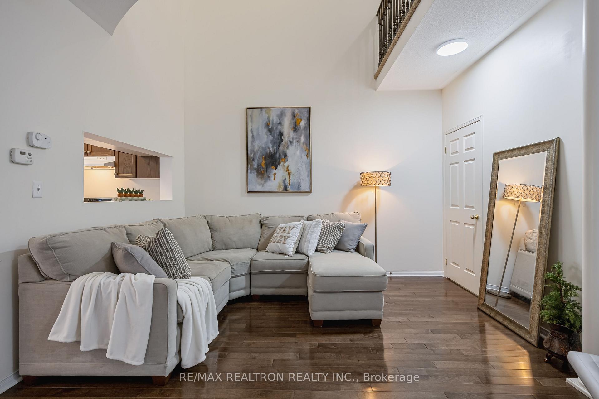 Photo 3 of 98 Heartview Road, Brampton, Sandringham-Wellington — HOMEH