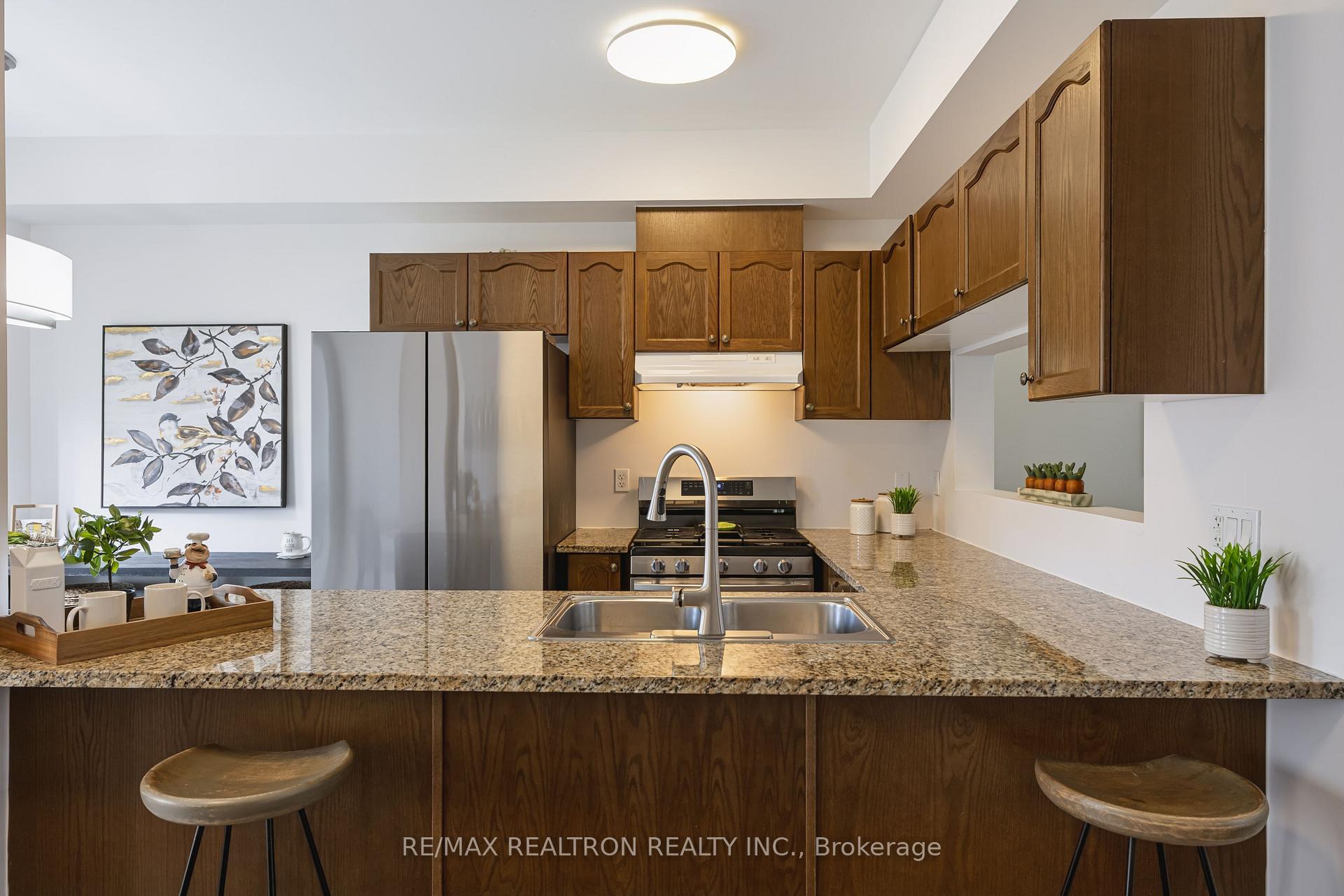 Photo 6 of 98 Heartview Road, Brampton, Sandringham-Wellington — HOMEH