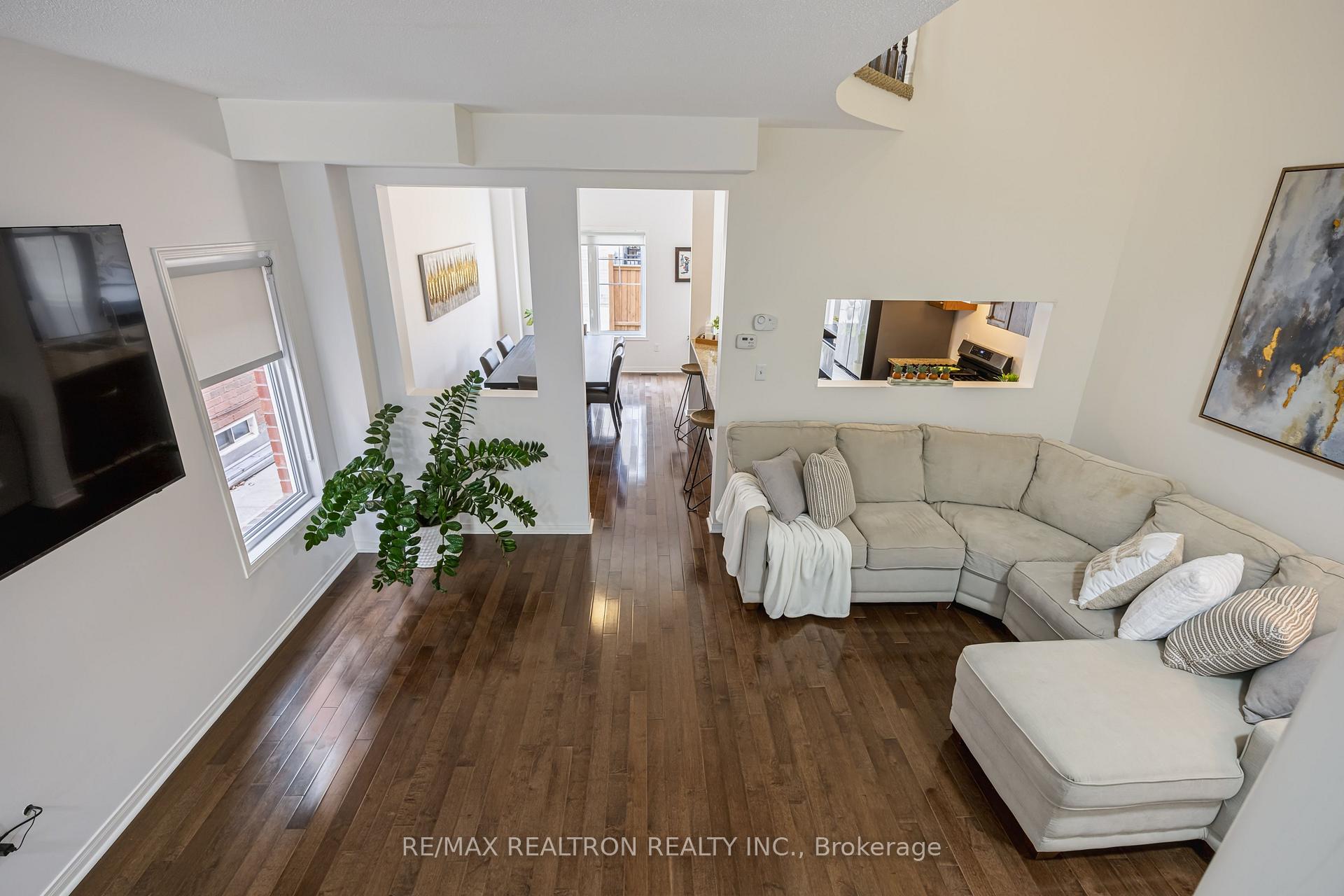 Photo 8 of 98 Heartview Road, Brampton, Sandringham-Wellington — HOMEH