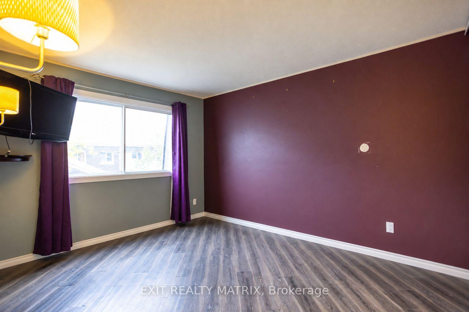 Photo 13 of 3006 Fairlea Crescent, Ottawa, Heron Gate/Industrial Park — HOMEH