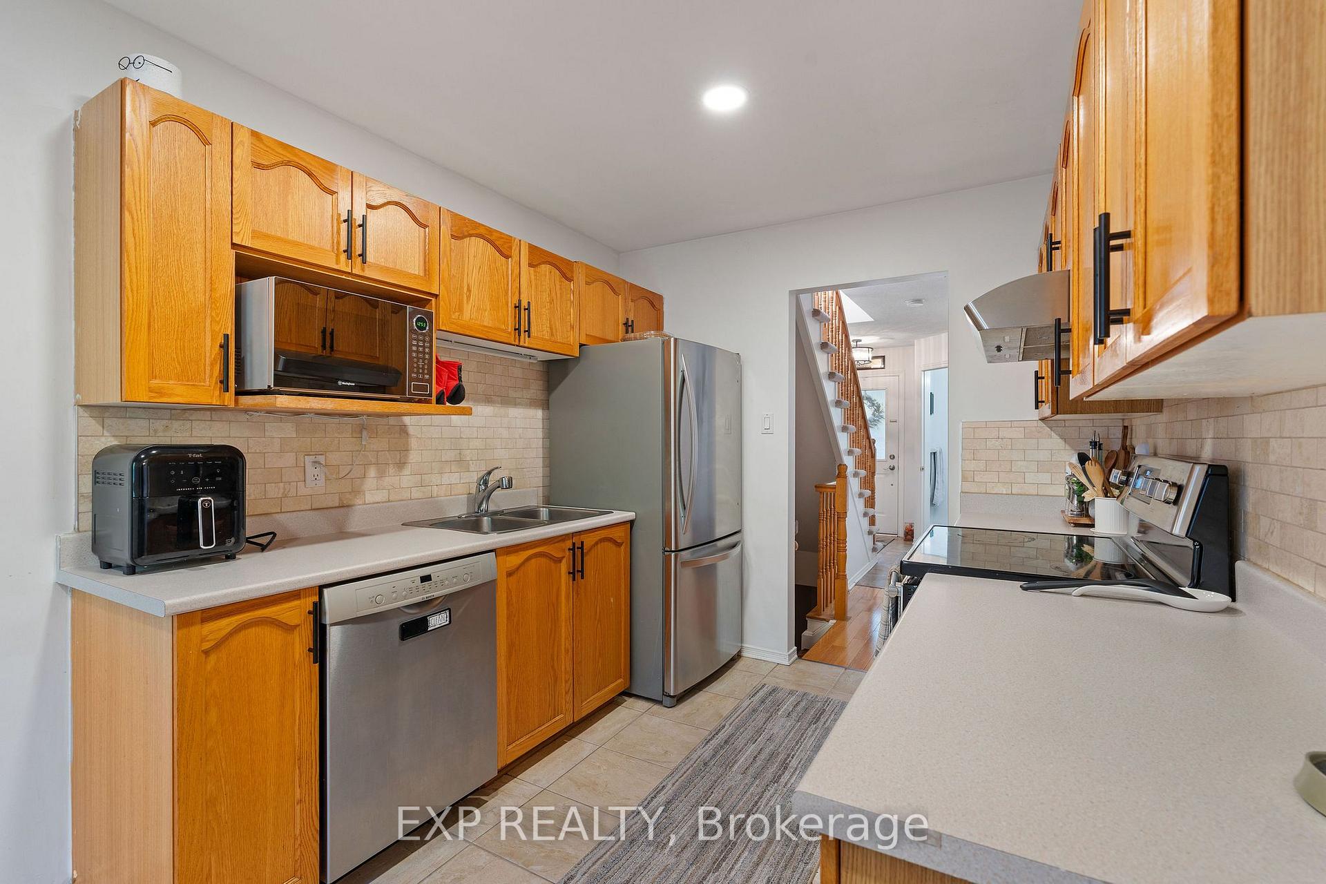 Photo 8 of 122 Markland Crescent, Ottawa, Barrhaven East — HOMEH
