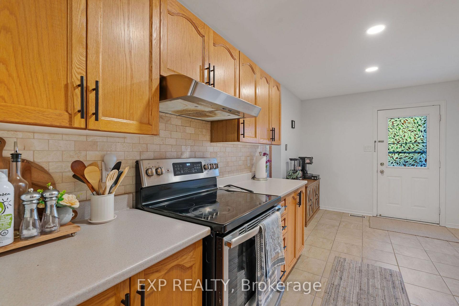 Photo 9 of 122 Markland Crescent, Ottawa, Barrhaven East — HOMEH