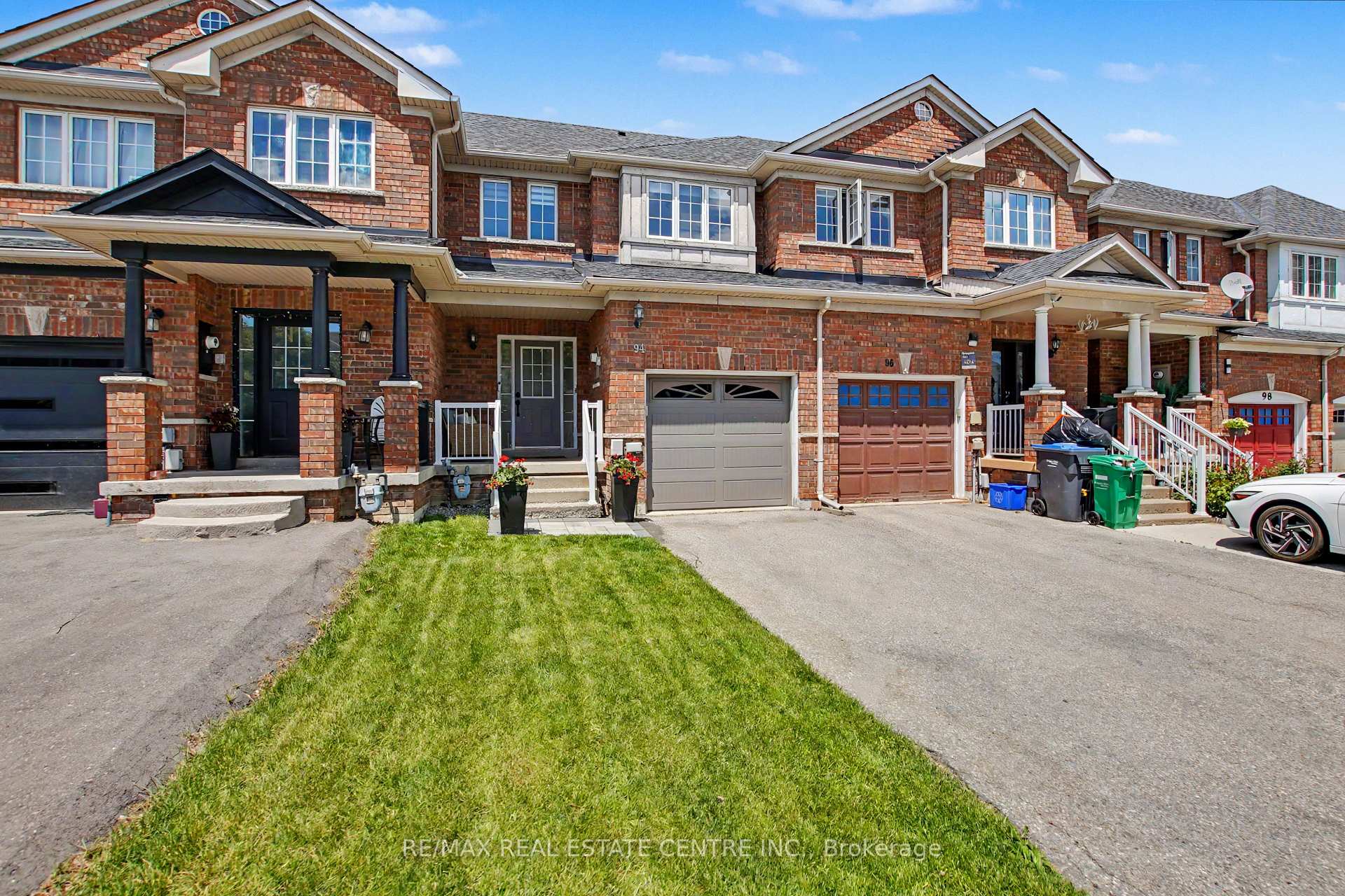 Photo 2 of 94 Timbertop Crescent, Brampton, Sandringham-Wellington — HOMEH
