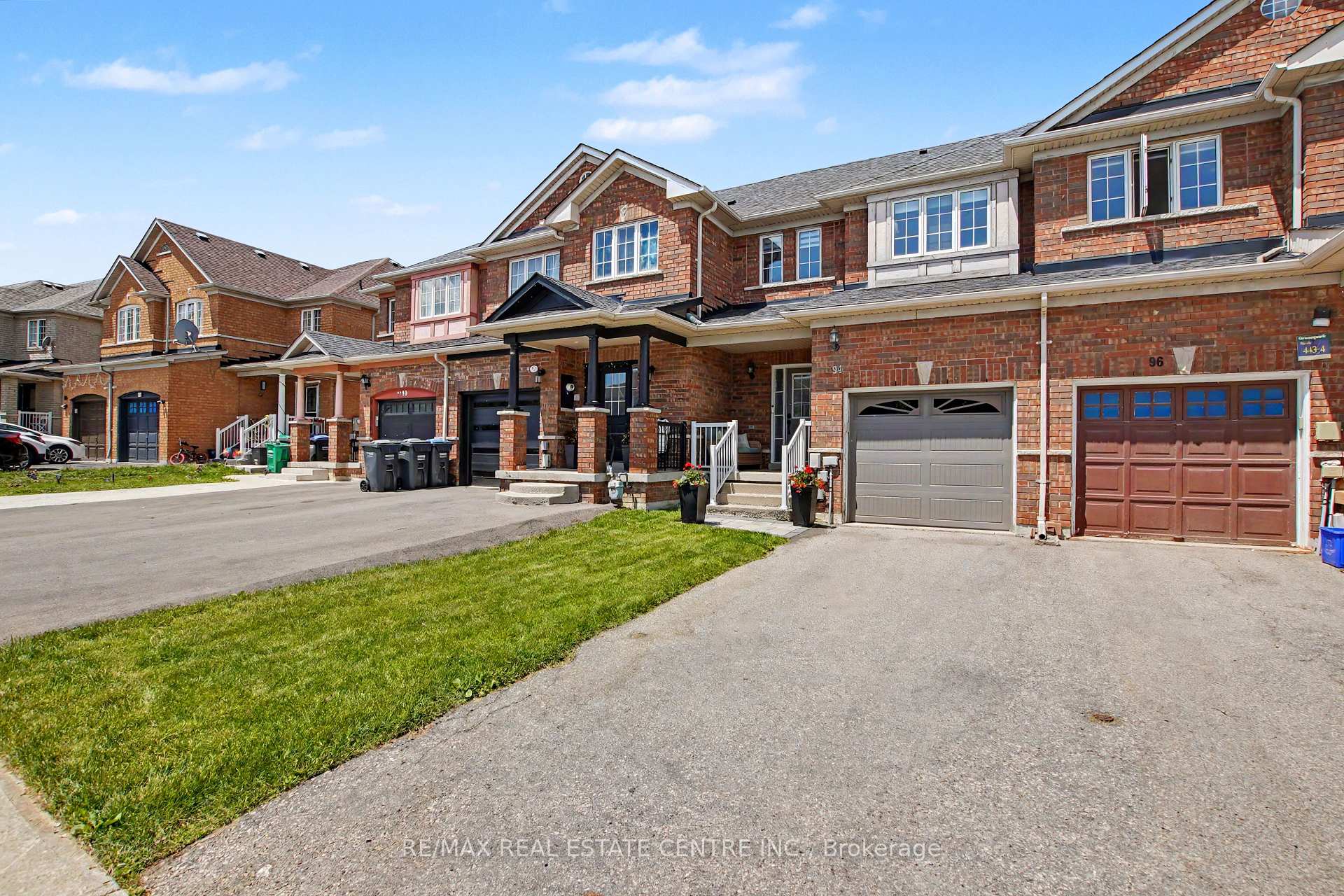 Photo 3 of 94 Timbertop Crescent, Brampton, Sandringham-Wellington — HOMEH