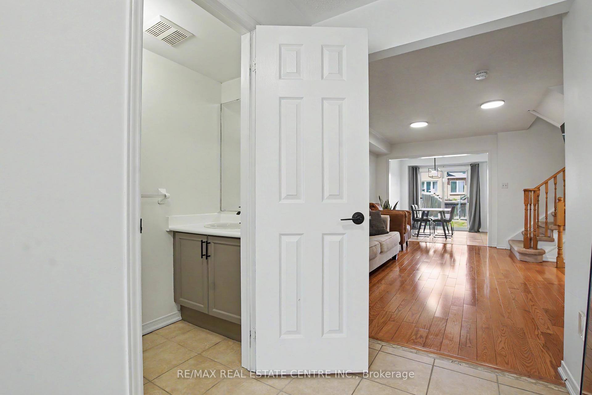 Photo 6 of 94 Timbertop Crescent, Brampton, Sandringham-Wellington — HOMEH
