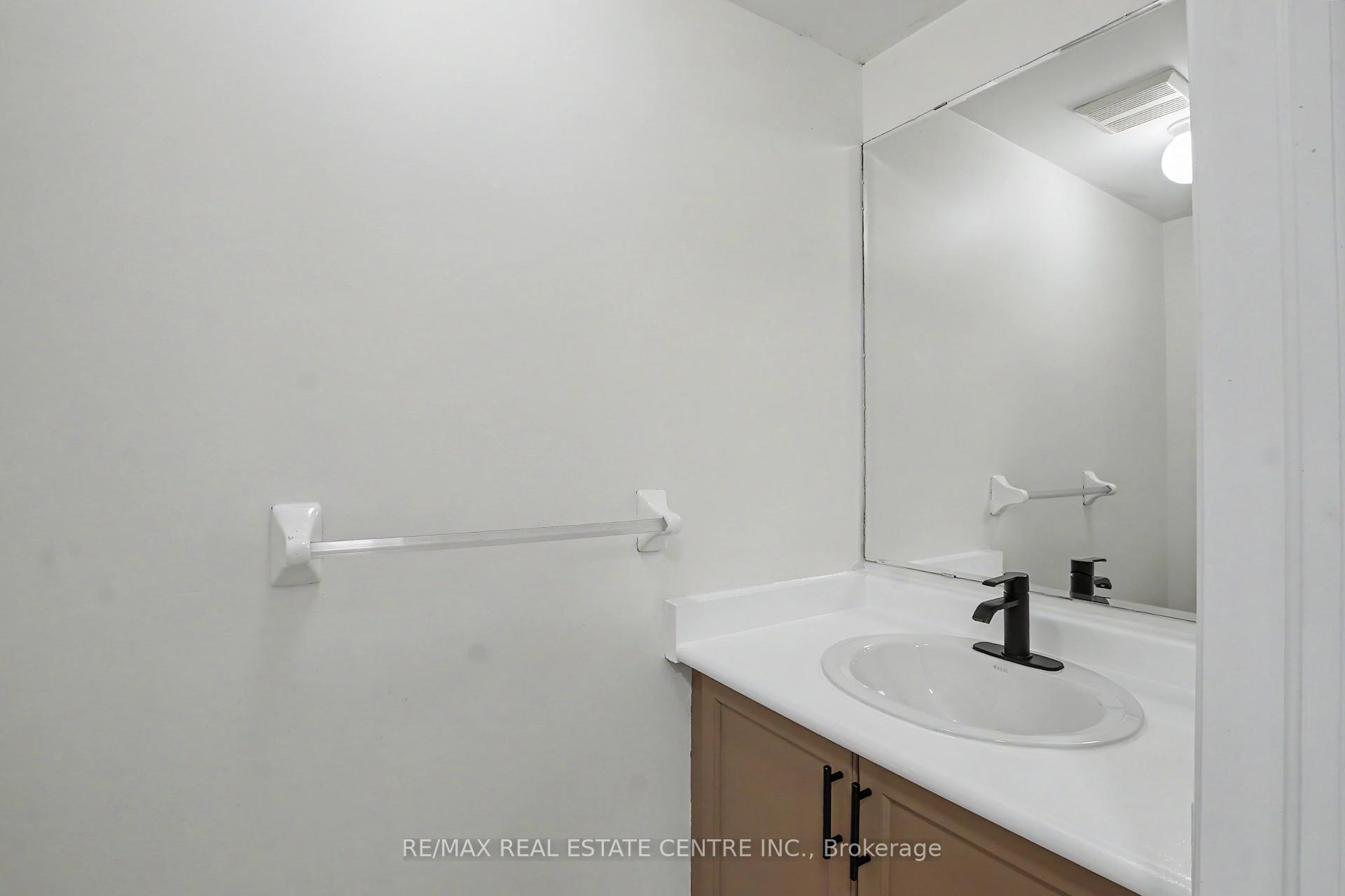 Photo 7 of 94 Timbertop Crescent, Brampton, Sandringham-Wellington — HOMEH