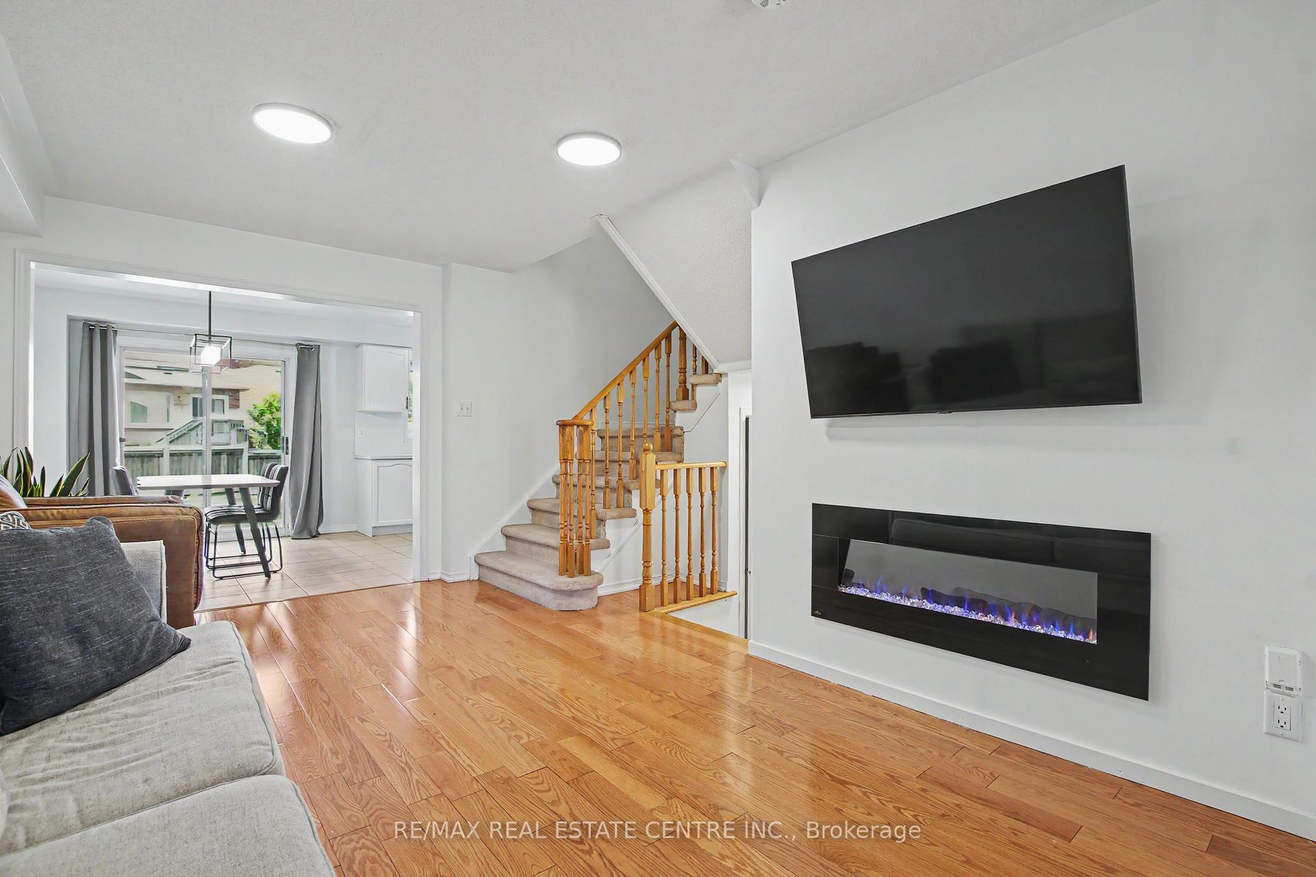 Photo 8 of 94 Timbertop Crescent, Brampton, Sandringham-Wellington — HOMEH
