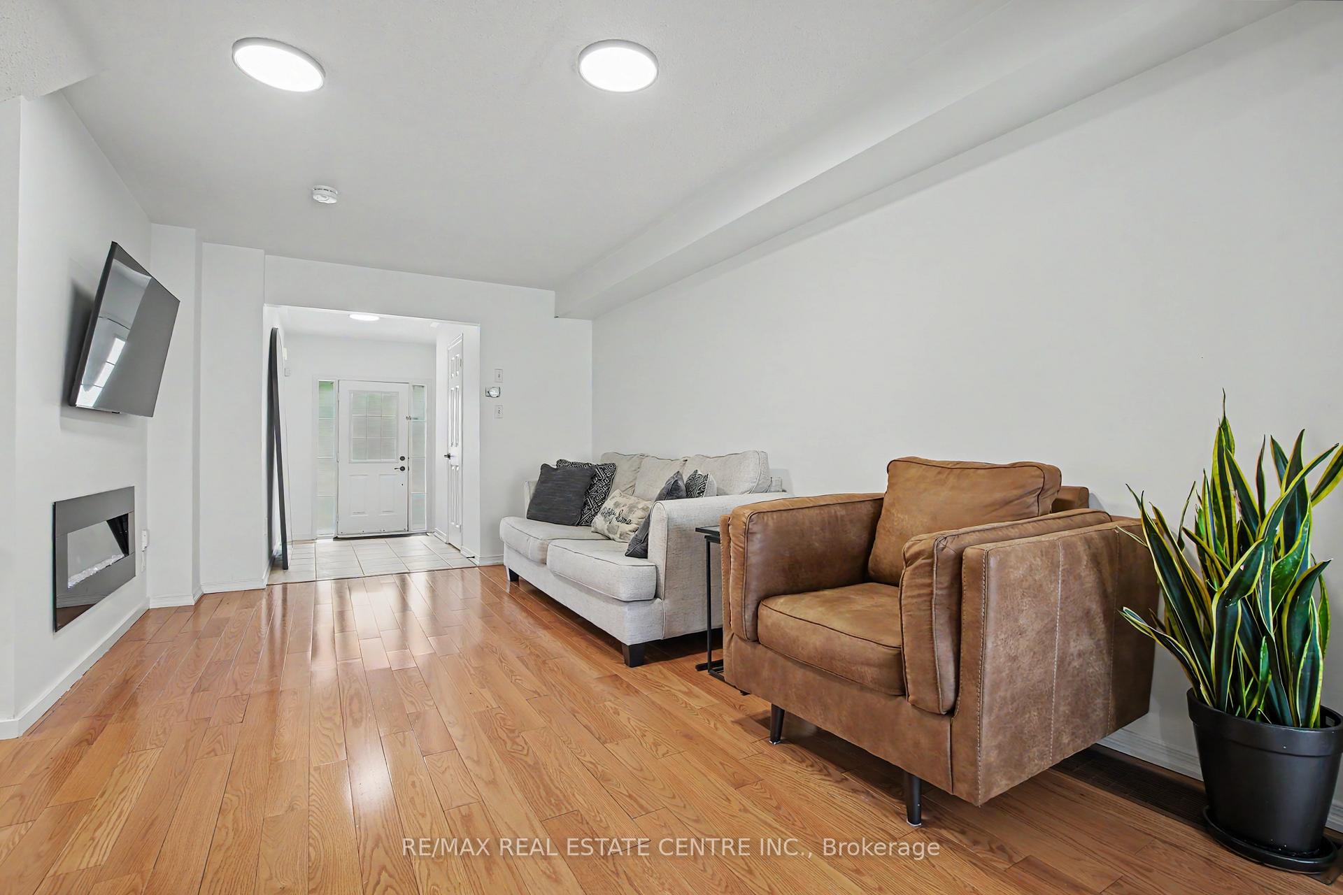 Photo 10 of 94 Timbertop Crescent, Brampton, Sandringham-Wellington — HOMEH