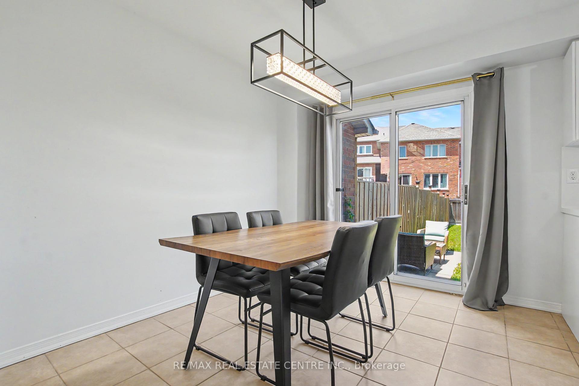 Photo 11 of 94 Timbertop Crescent, Brampton, Sandringham-Wellington — HOMEH