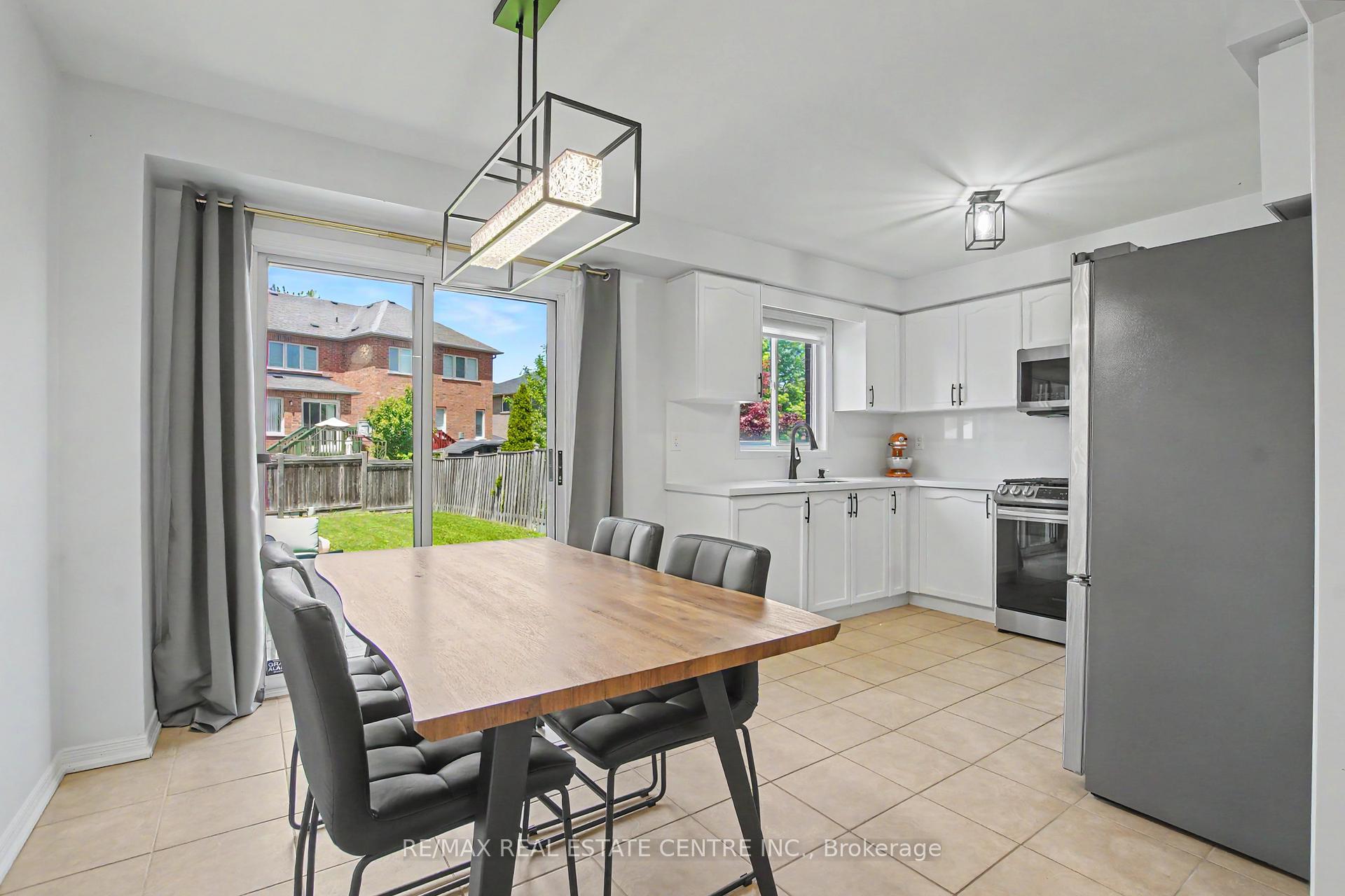 Photo 12 of 94 Timbertop Crescent, Brampton, Sandringham-Wellington — HOMEH