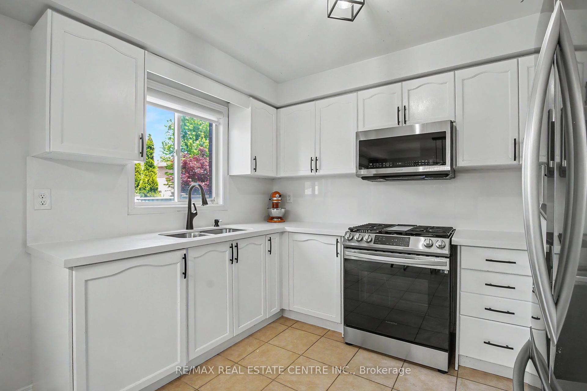 Photo 13 of 94 Timbertop Crescent, Brampton, Sandringham-Wellington — HOMEH