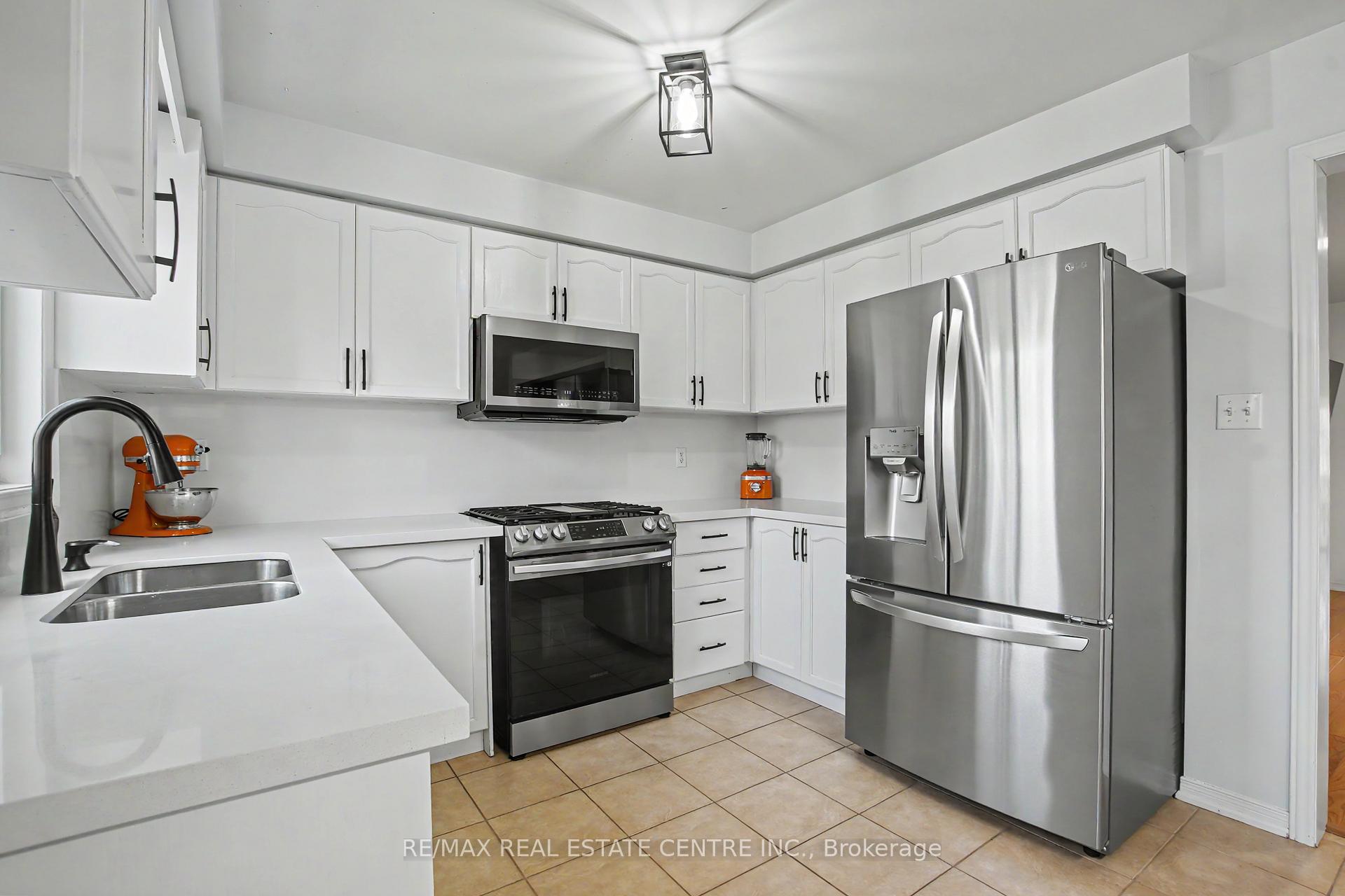 Photo 14 of 94 Timbertop Crescent, Brampton, Sandringham-Wellington — HOMEH
