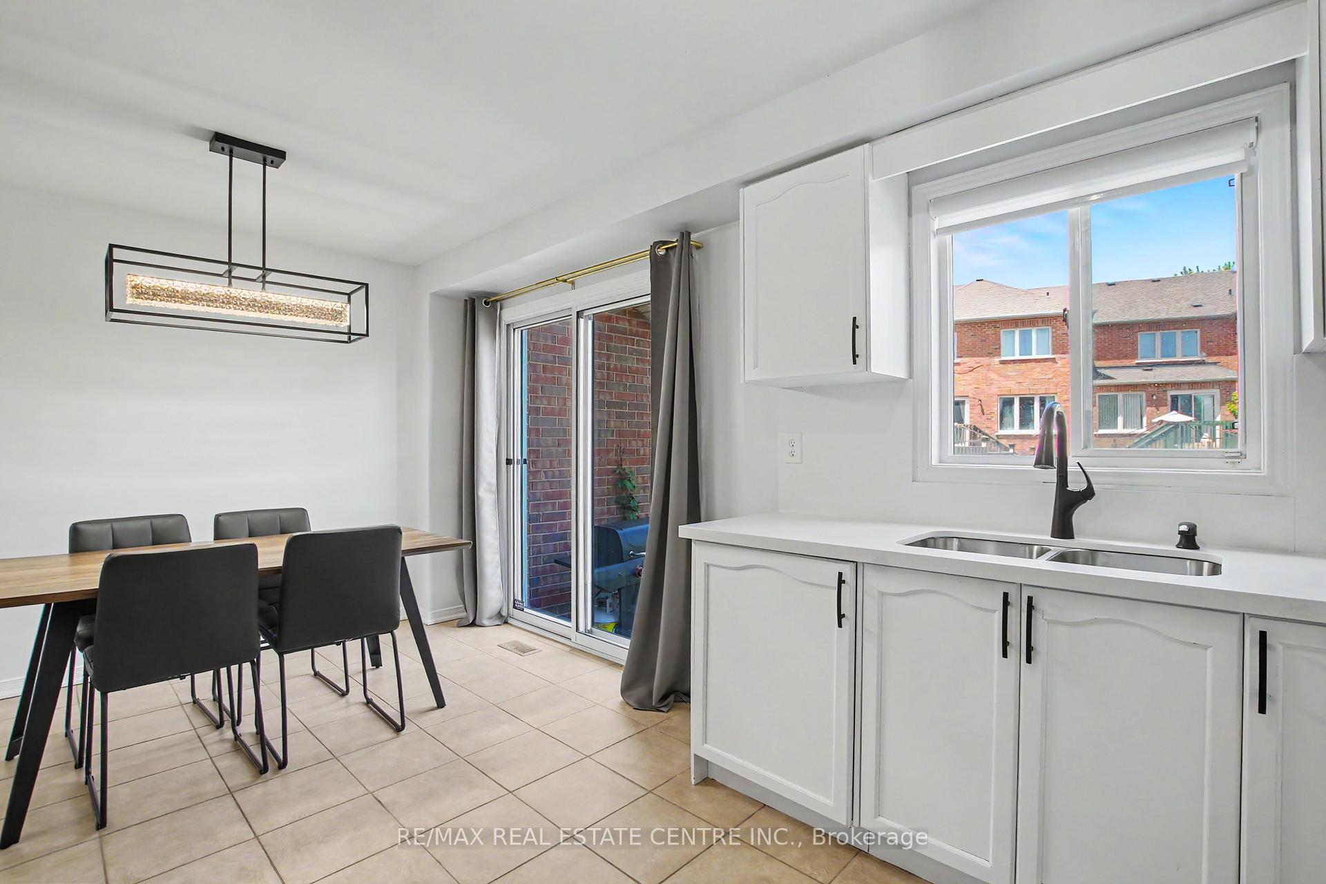 Photo 15 of 94 Timbertop Crescent, Brampton, Sandringham-Wellington — HOMEH