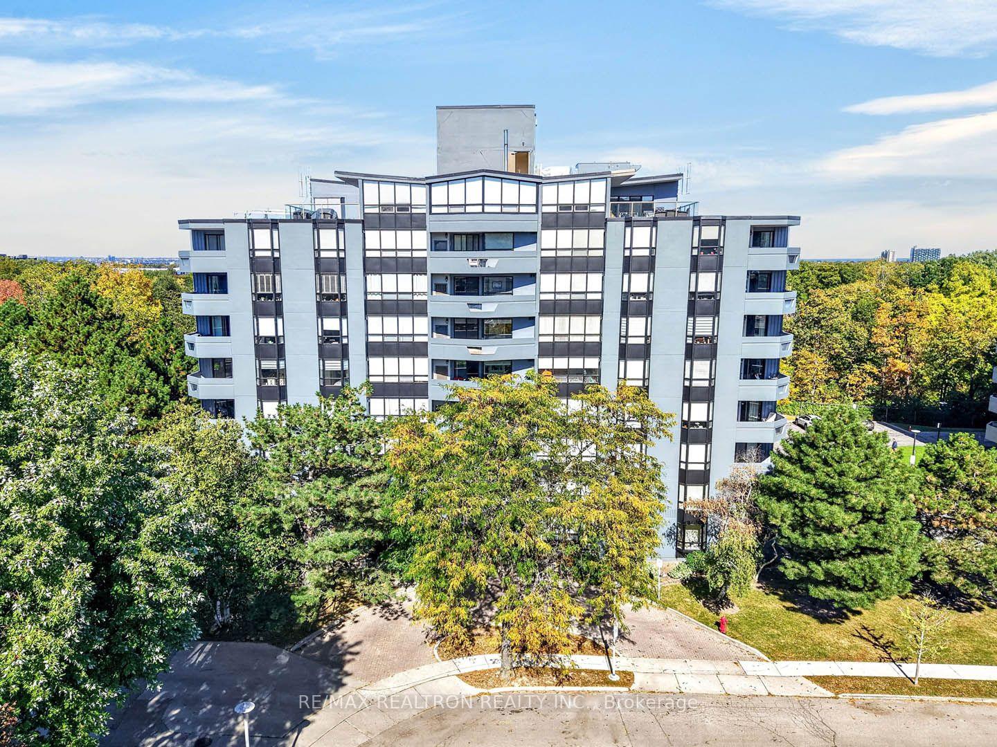 Photo of Unit 501, 6 Village Green Boulevard