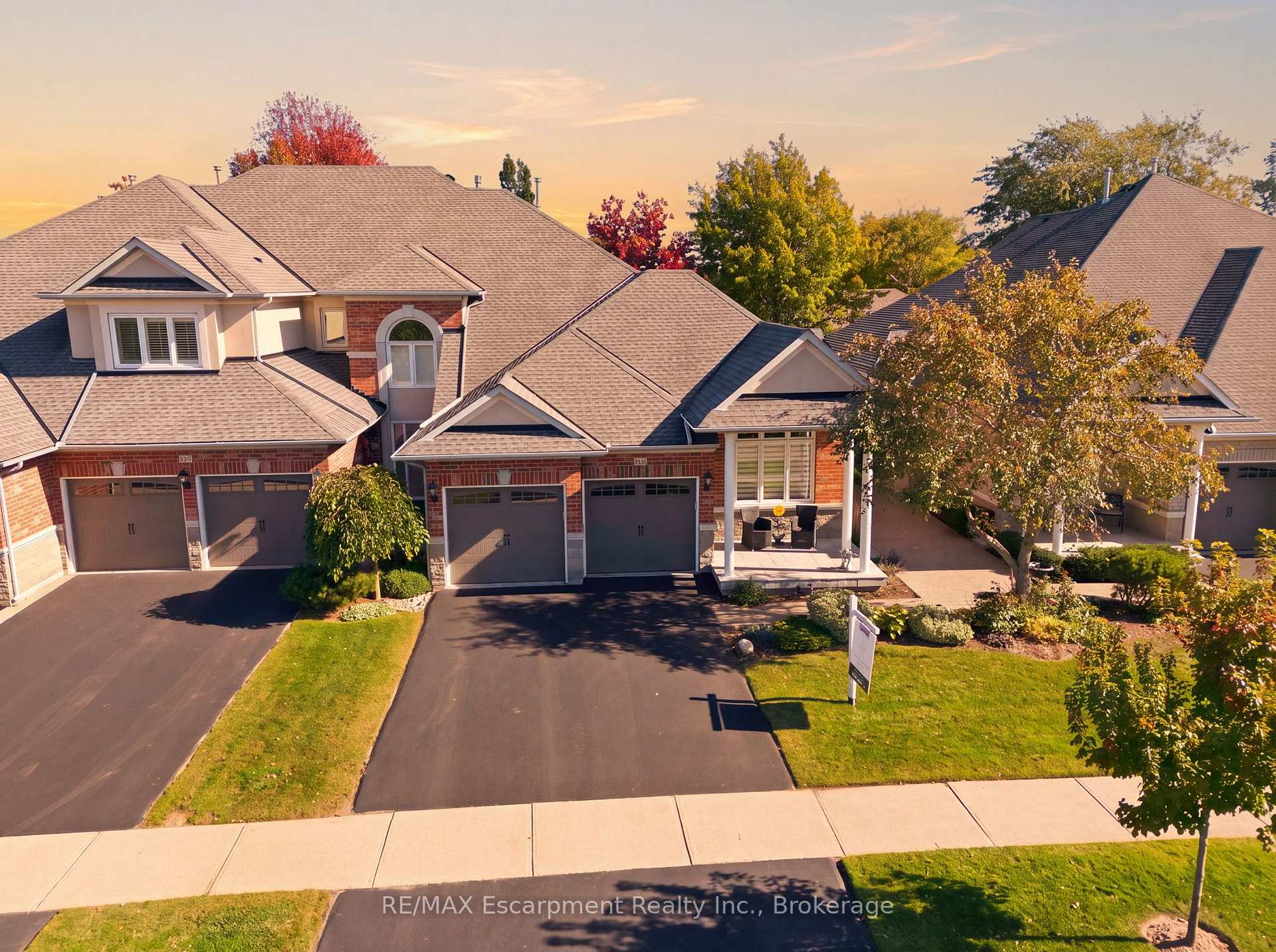 Photo 3 of 4155 Stonebridge Crescent, Burlington, Rose — HOMEH