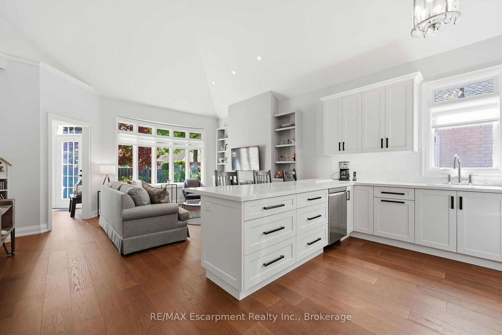 Photo 8 of 4155 Stonebridge Crescent, Burlington, Rose — HOMEH