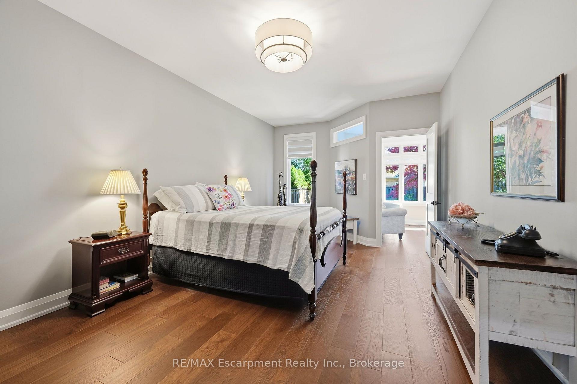 Photo 17 of 4155 Stonebridge Crescent, Burlington, Rose — HOMEH