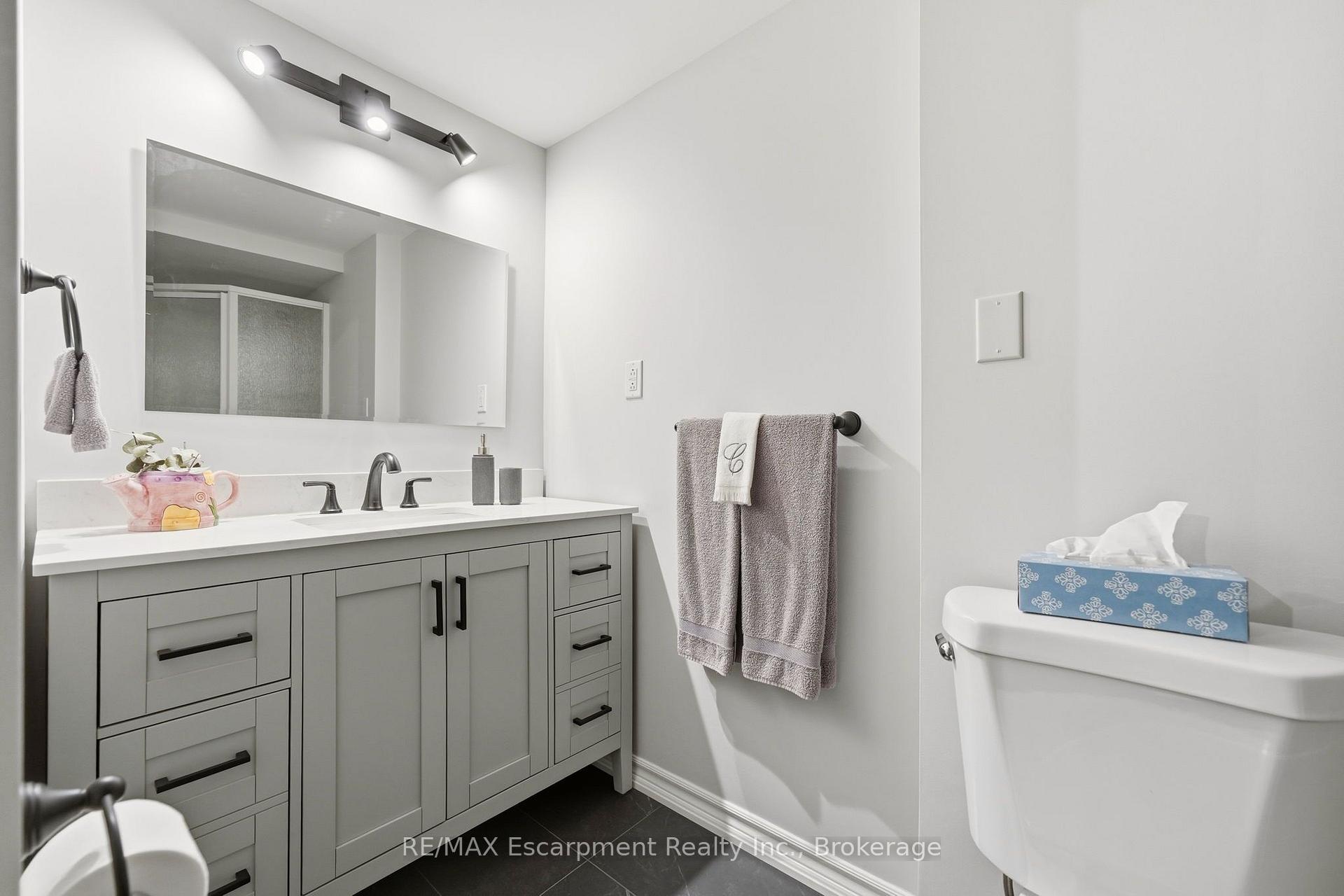 Photo 31 of 4155 Stonebridge Crescent, Burlington, Rose — HOMEH
