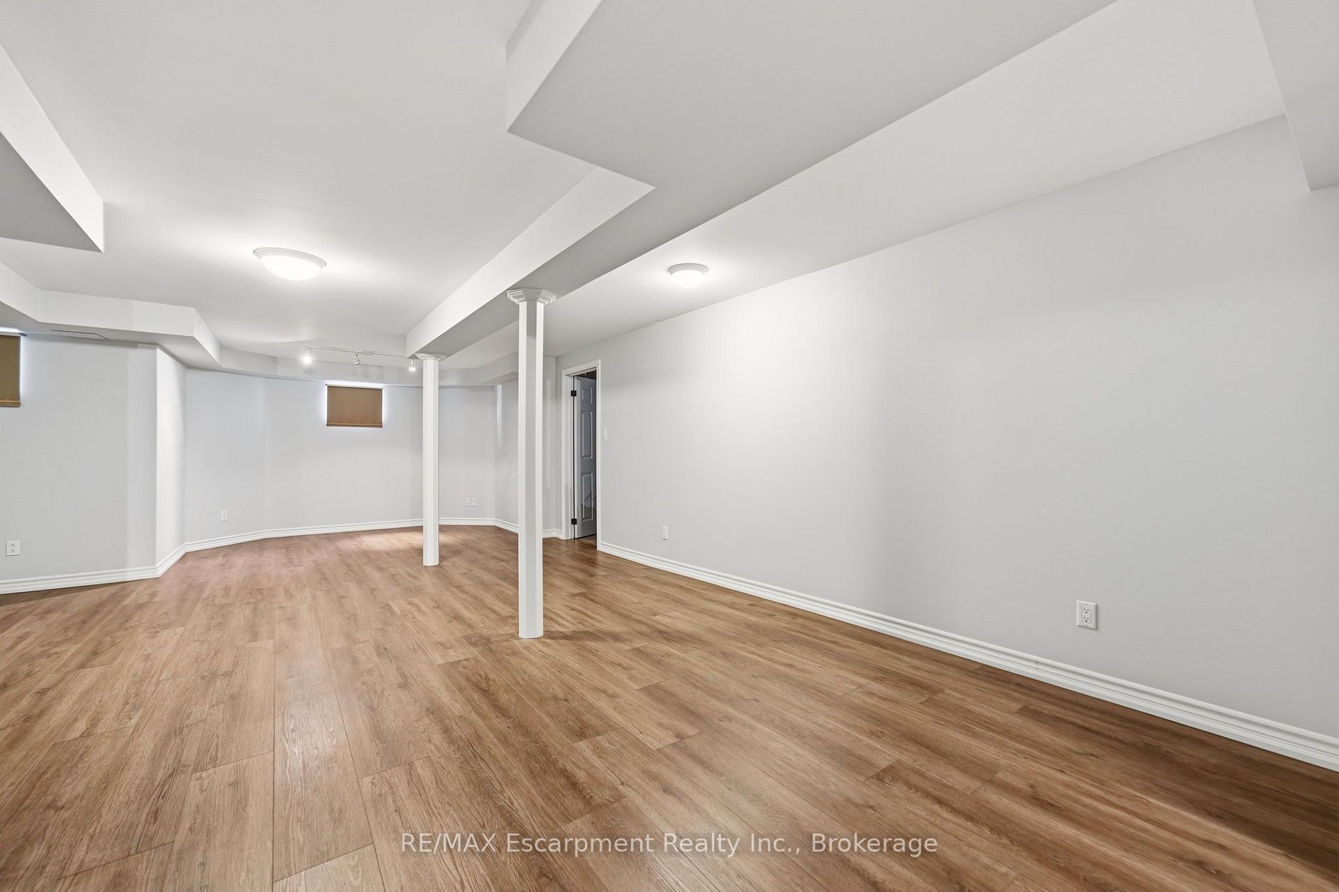 Photo 32 of 4155 Stonebridge Crescent, Burlington, Rose — HOMEH