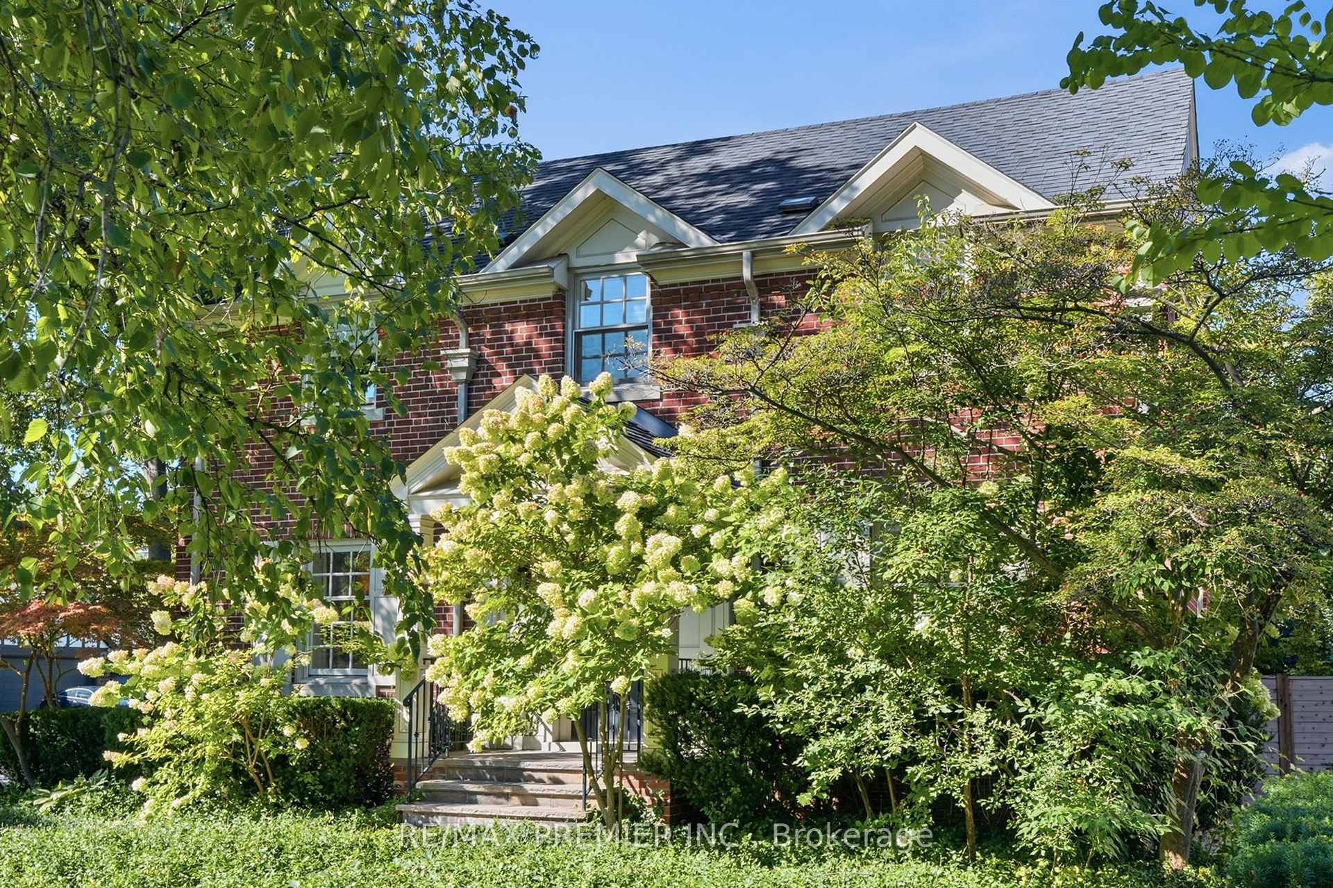 Photo 3 of 132 The Kingsway, Etobicoke, Kingsway South — HOMEH