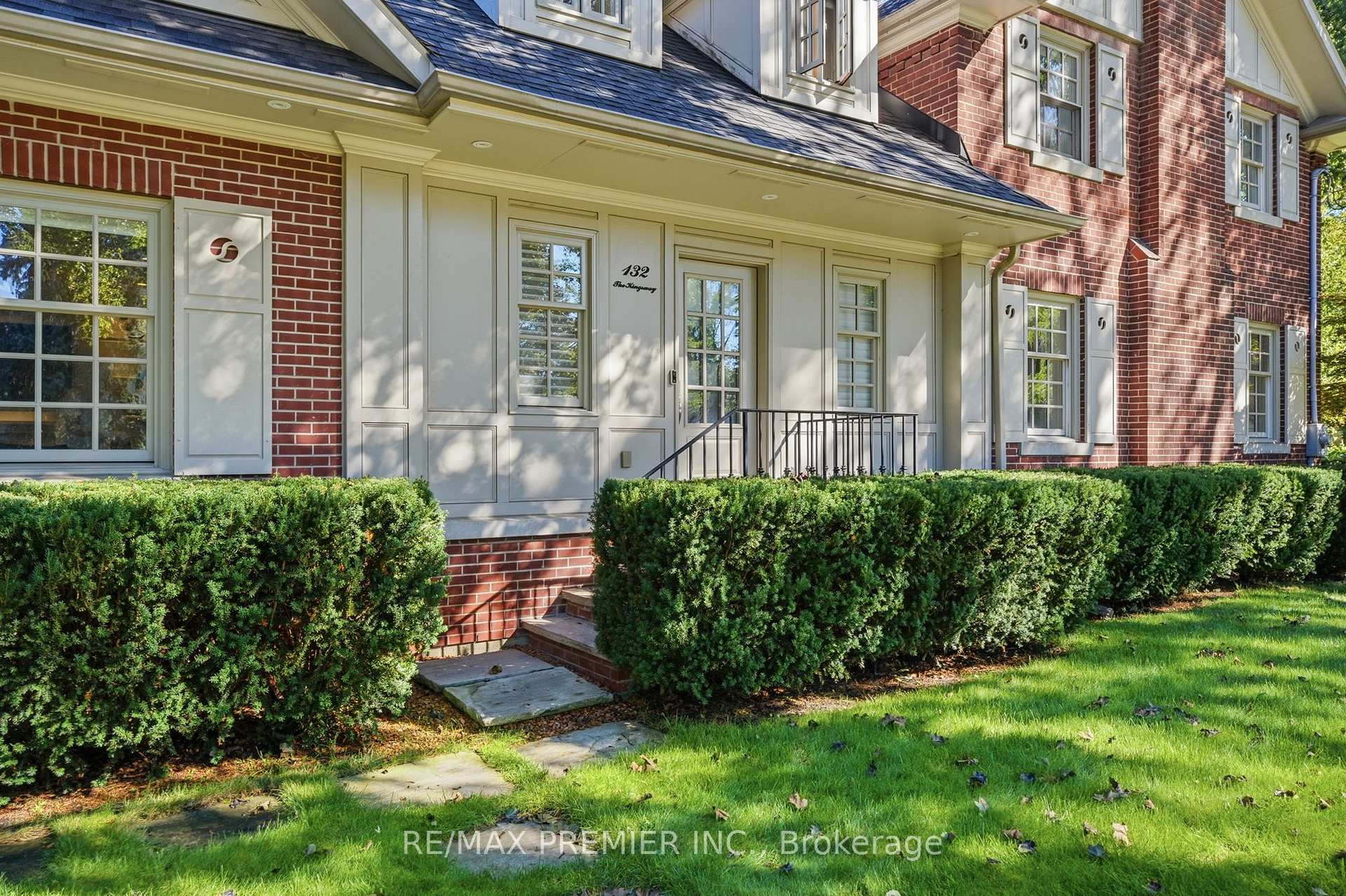 Photo 4 of 132 The Kingsway, Etobicoke, Kingsway South — HOMEH