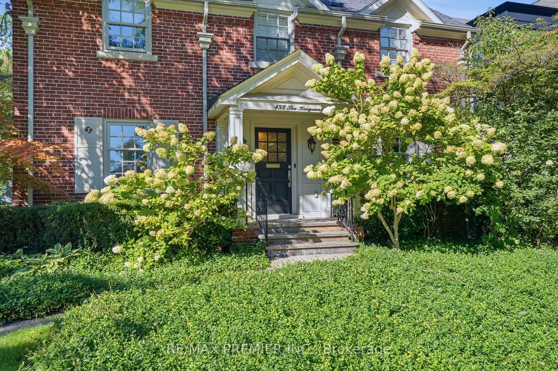 Photo 5 of 132 The Kingsway, Etobicoke, Kingsway South — HOMEH